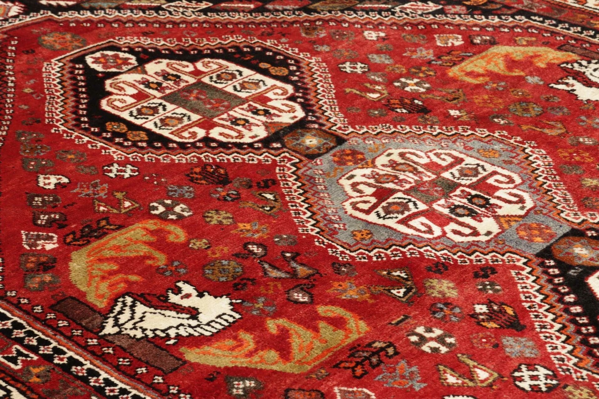Hand-Knotted Wool Shiraz Persian Rug, 185 × 270 cm