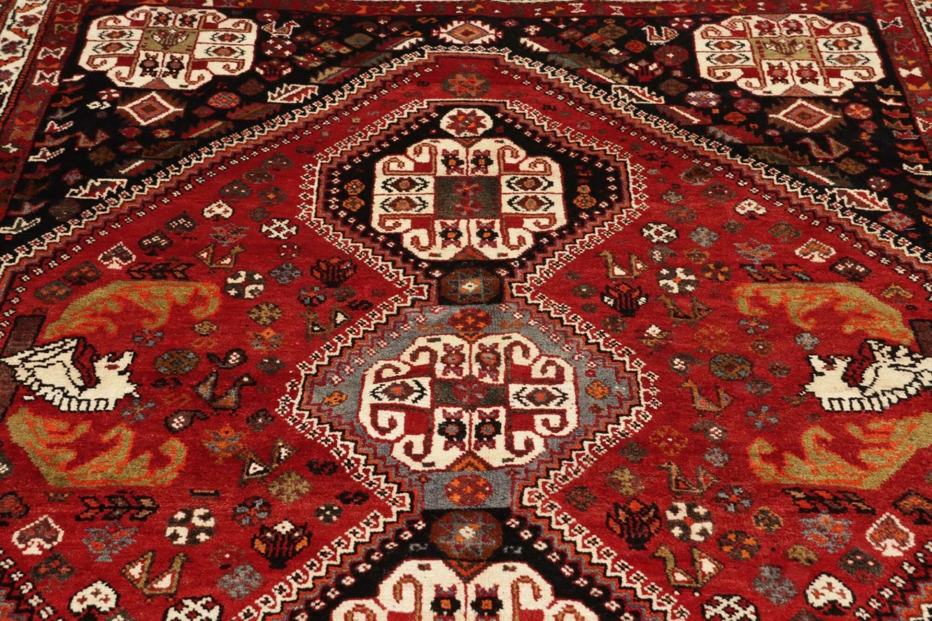 Hand-Knotted Wool Shiraz Persian Rug, 185 × 270 cm