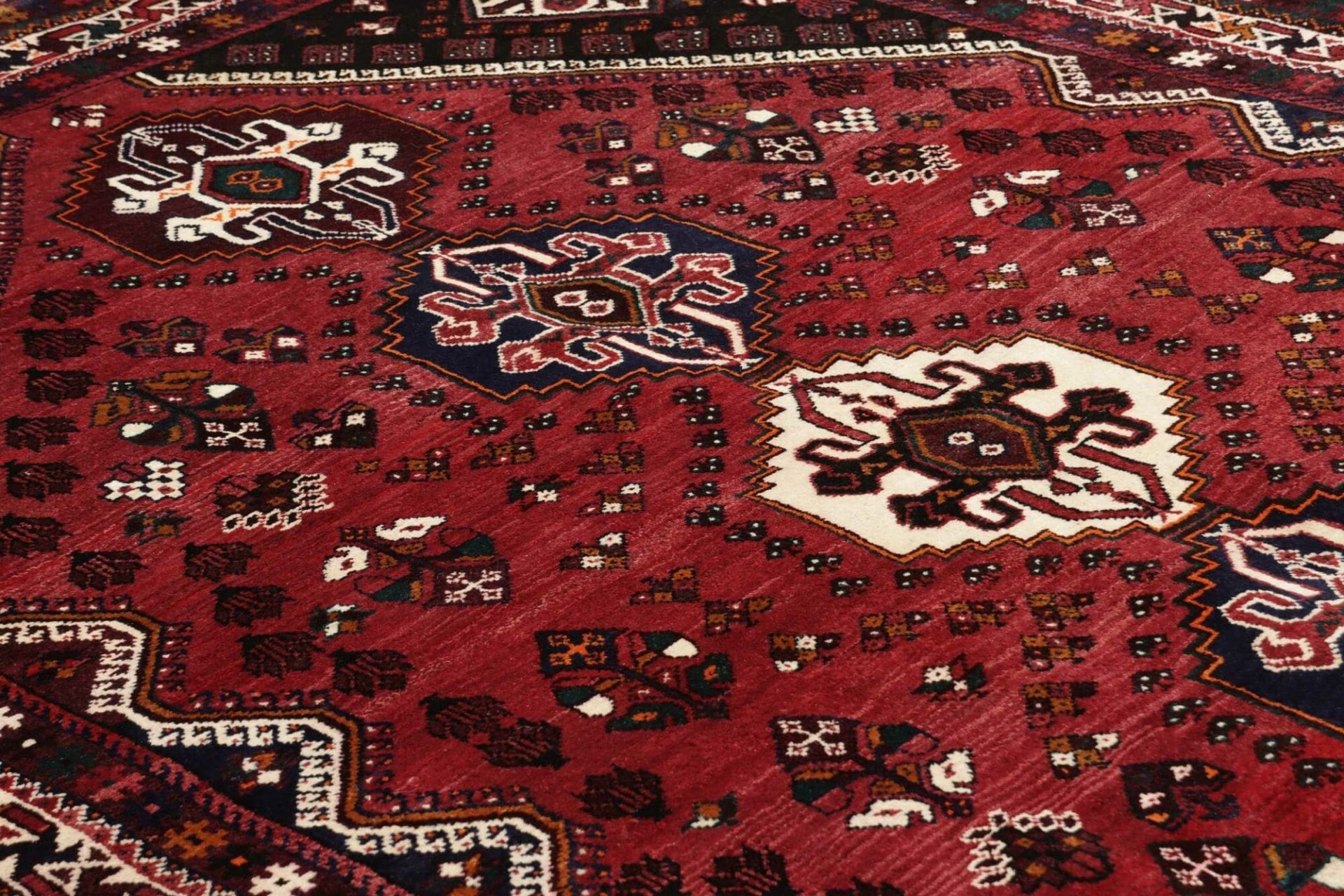 Shiraz Persian Rug 183 × 268 cm, Wool, hand-knotted