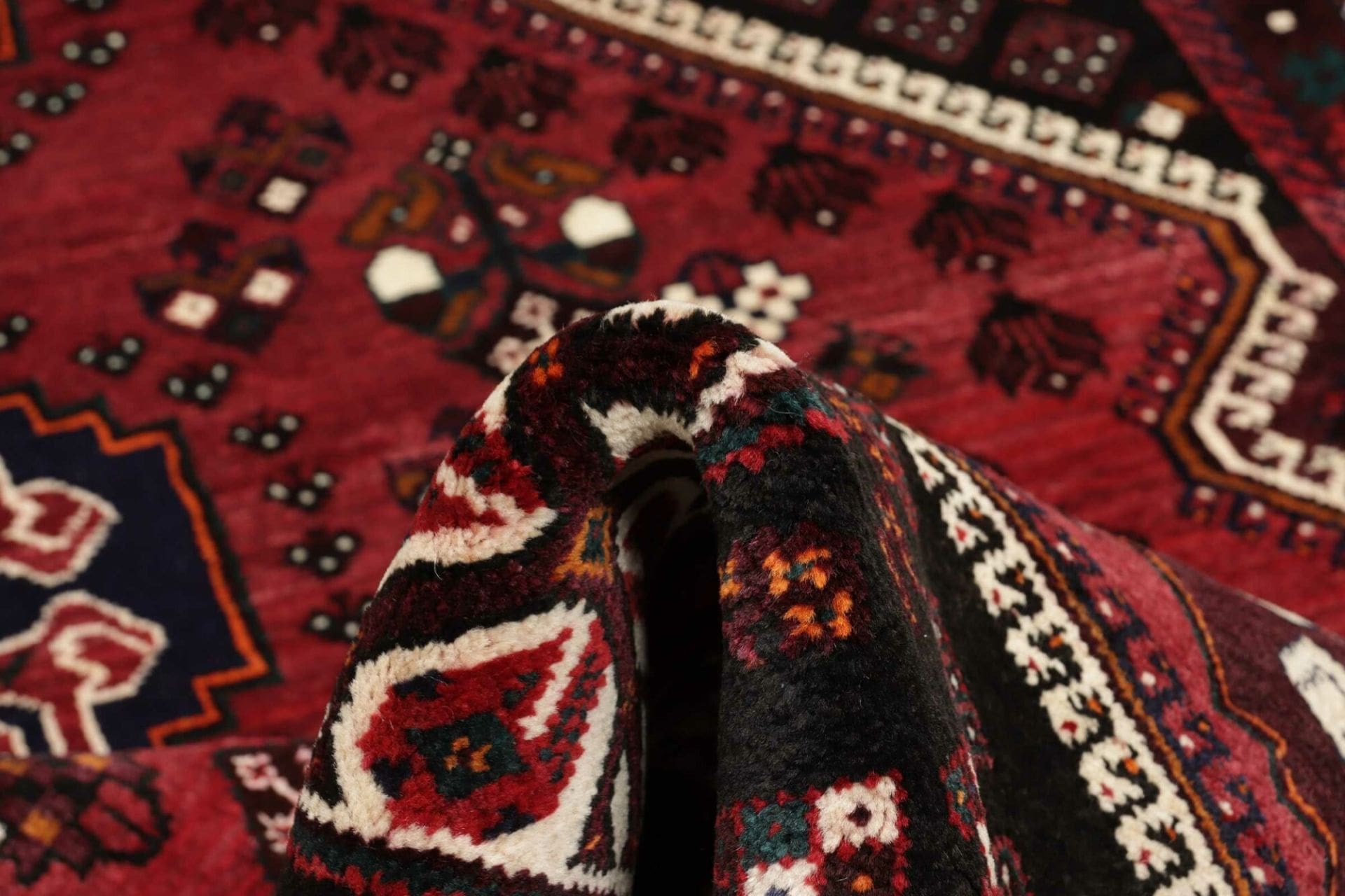 Shiraz Persian Rug 183 × 268 cm, Wool, hand-knotted