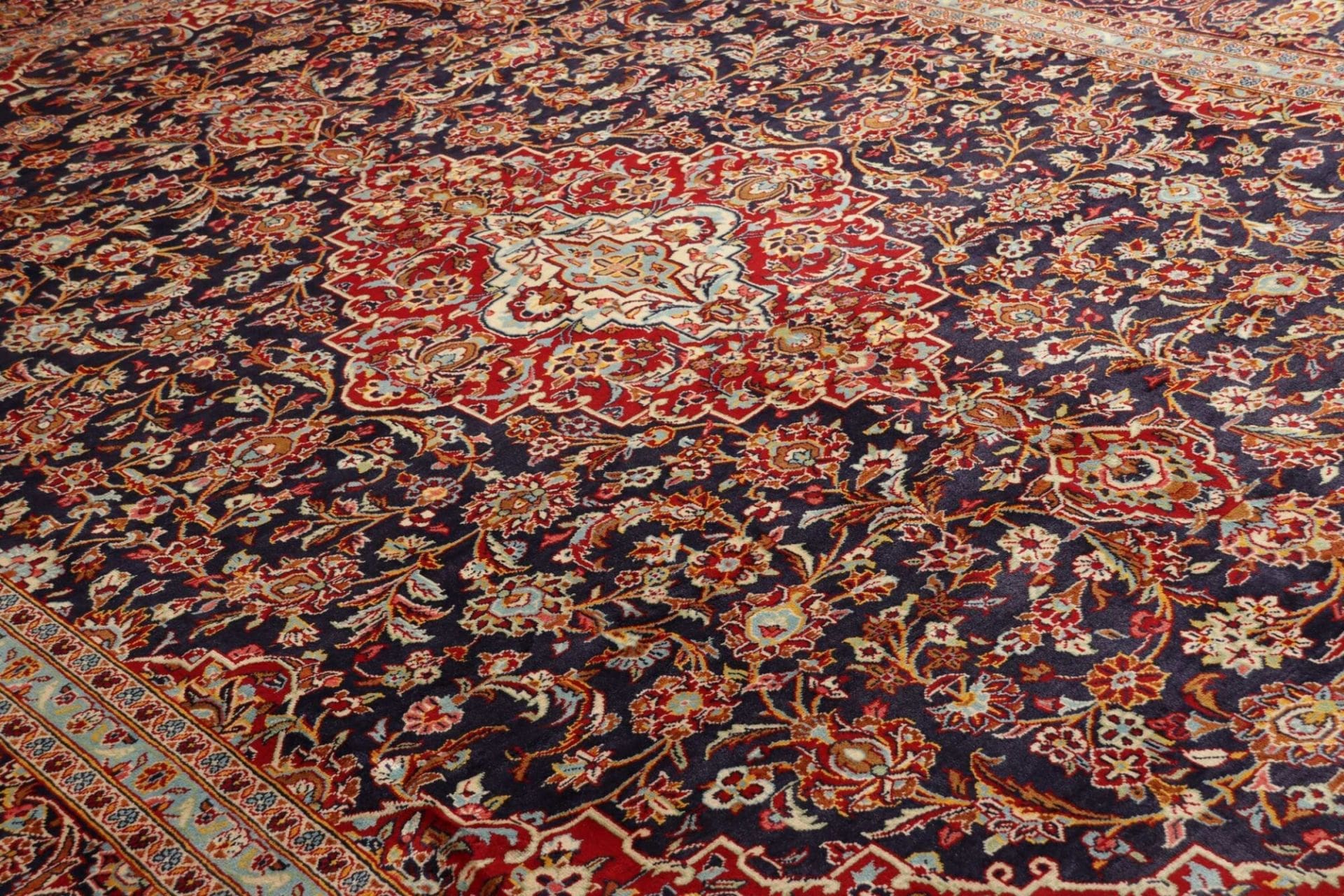 Hand-Knotted Wool Kashan Persian Rug, 303 × 428 cm