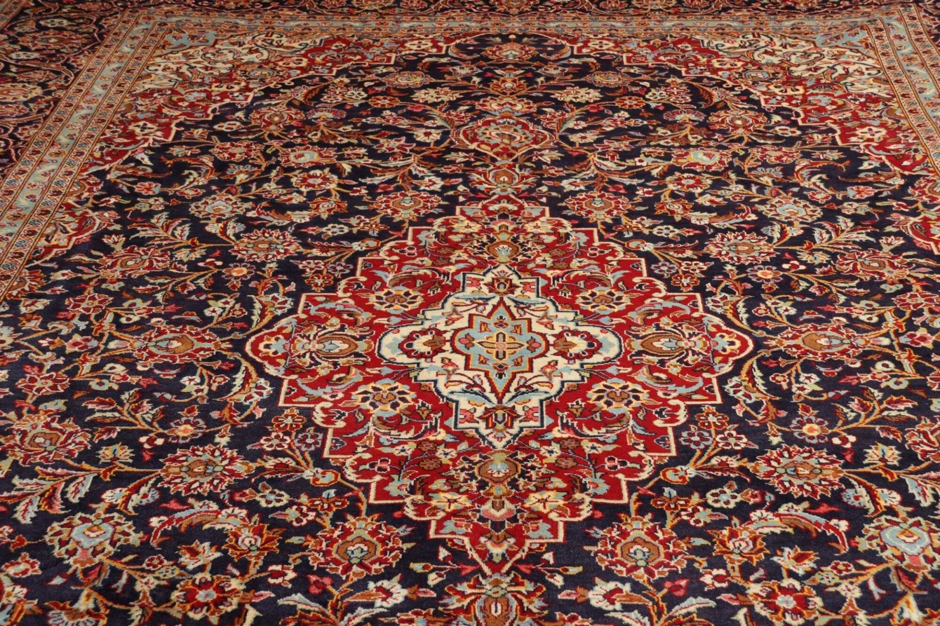 Hand-Knotted Wool Kashan Persian Rug, 303 × 428 cm