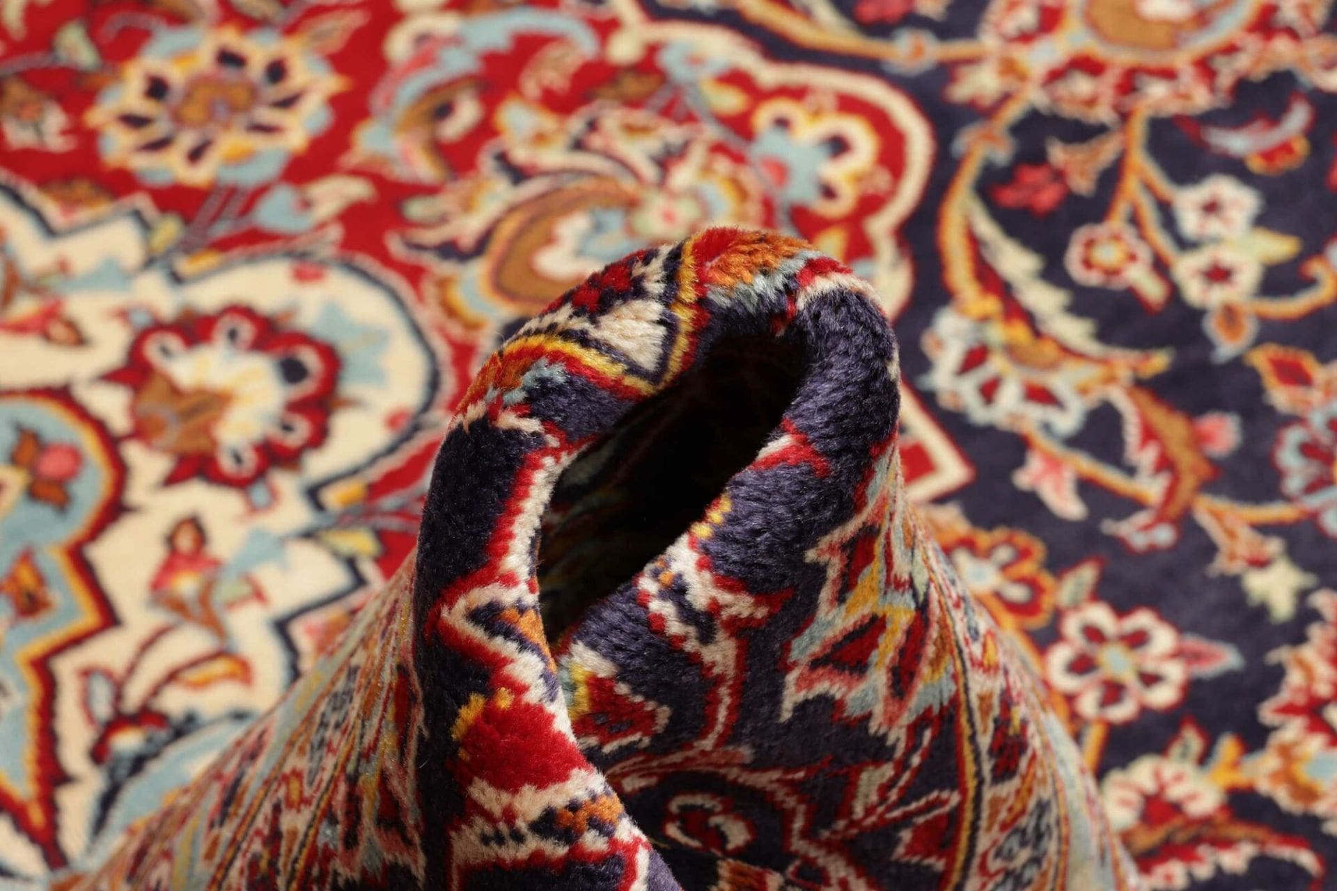 Hand-Knotted Wool Kashan Persian Rug, 303 × 428 cm