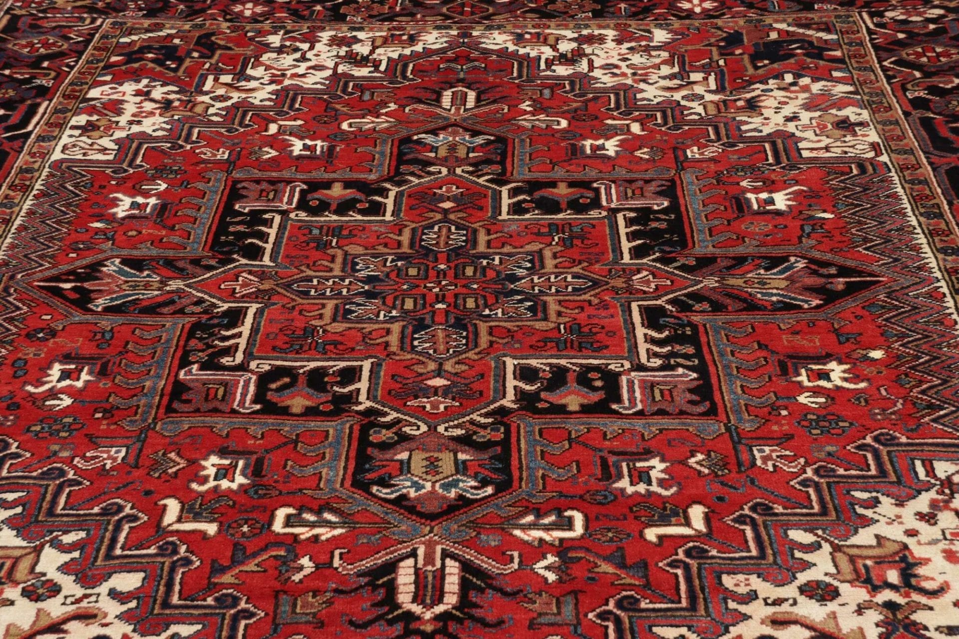 Heriz Persian Rug 250 × 310 cm, Wool, hand-knotted