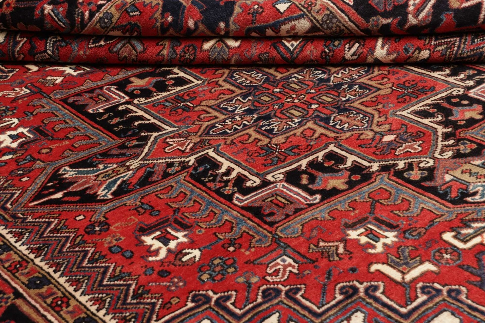 Heriz Persian Rug 250 × 310 cm, Wool, hand-knotted
