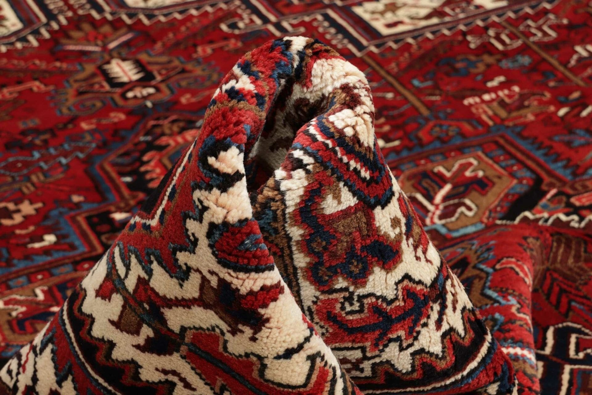 Heriz Persian Rug 250 × 310 cm, Wool, hand-knotted