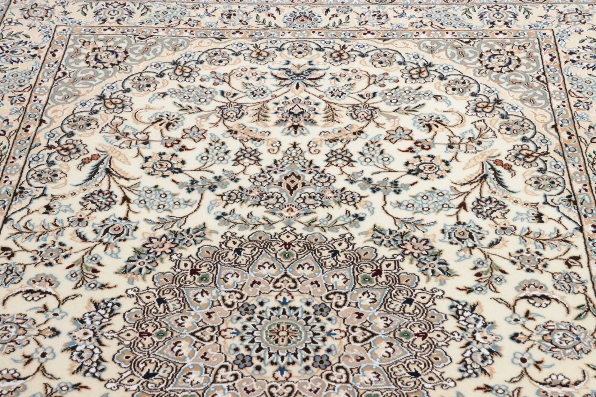 nain-138-x-225cm-perserteppich-florale-muster-handgeknupft-8 Nain Persian Rug 138 × 225 cm, Wool, hand-knotted