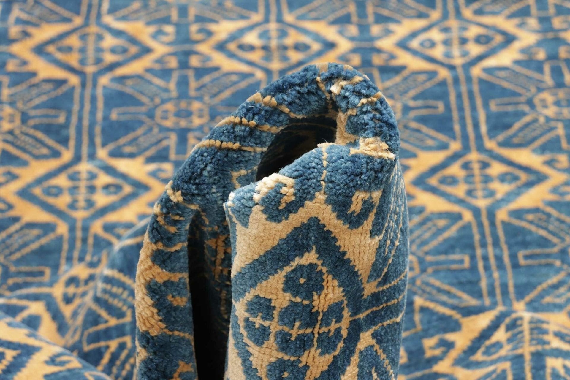 Gabbeh Persian Rug — hand-knotted, 203 × 271 cm, Wool