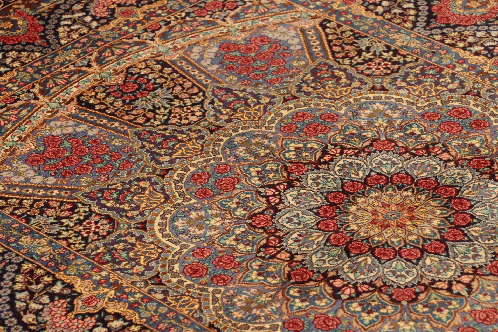 Qom Persian Rug — hand-knotted, 84 × 123 cm, Silk