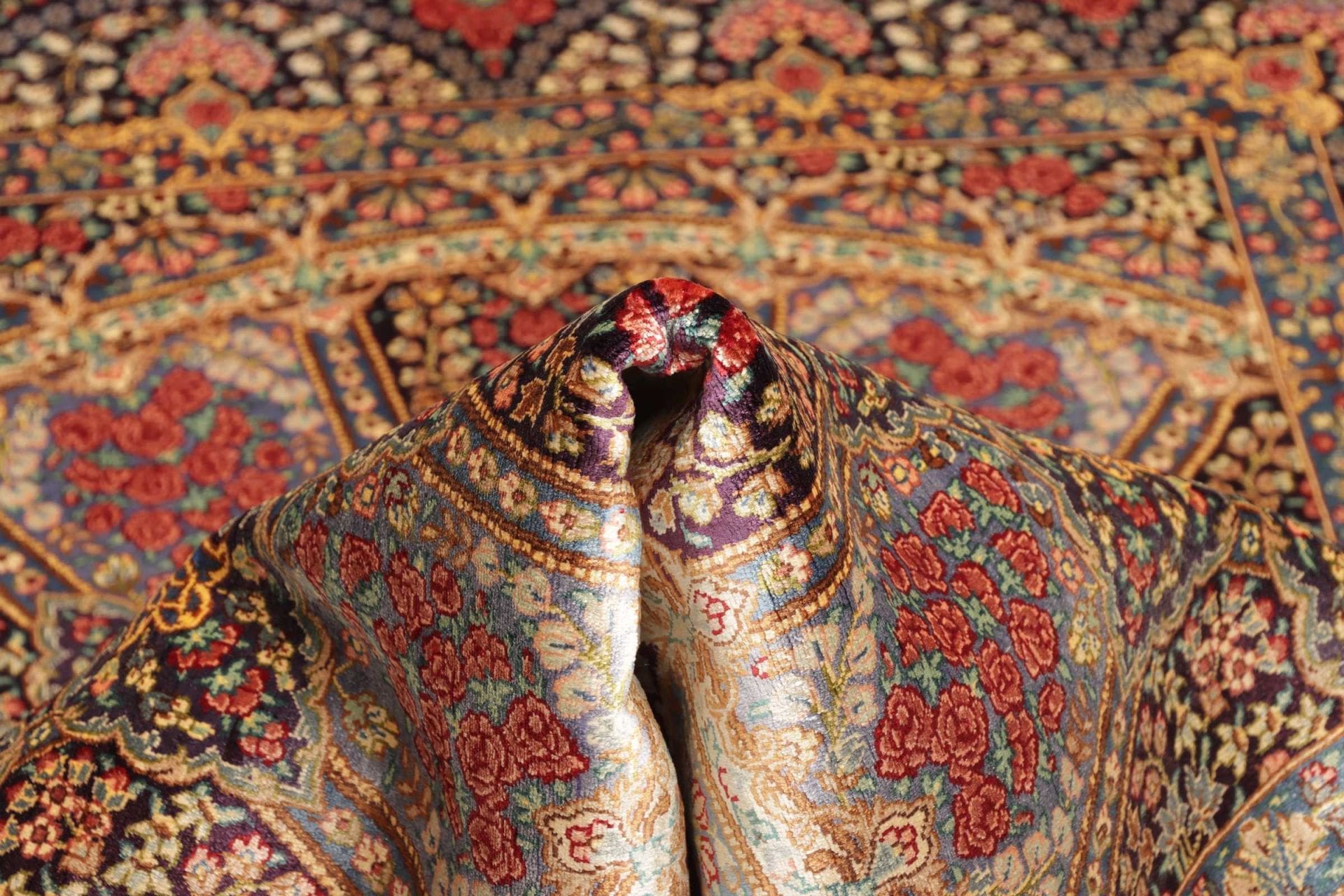 Qom Persian Rug — hand-knotted, 84 × 123 cm, Silk