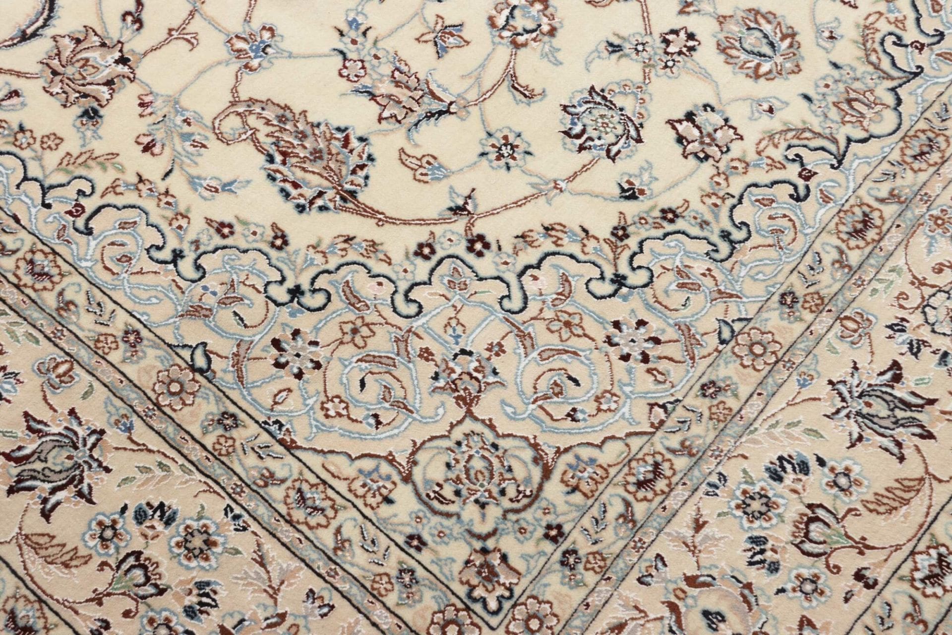 Hand-Knotted Wool Nain Persian Rug, 213 × 332 cm