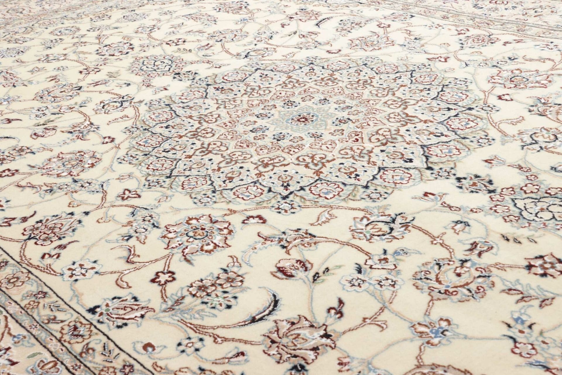 Hand-Knotted Wool Nain Persian Rug, 213 × 332 cm