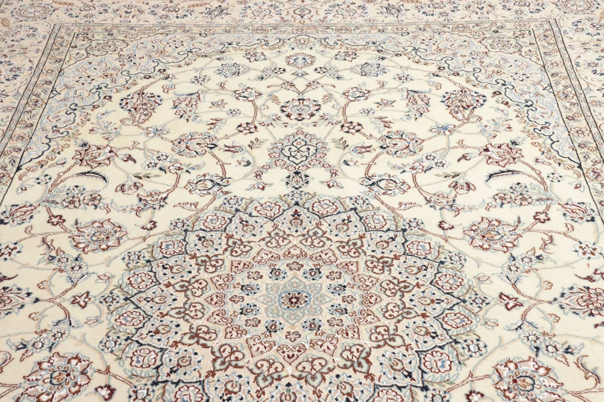 Hand-Knotted Wool Nain Persian Rug, 213 × 332 cm