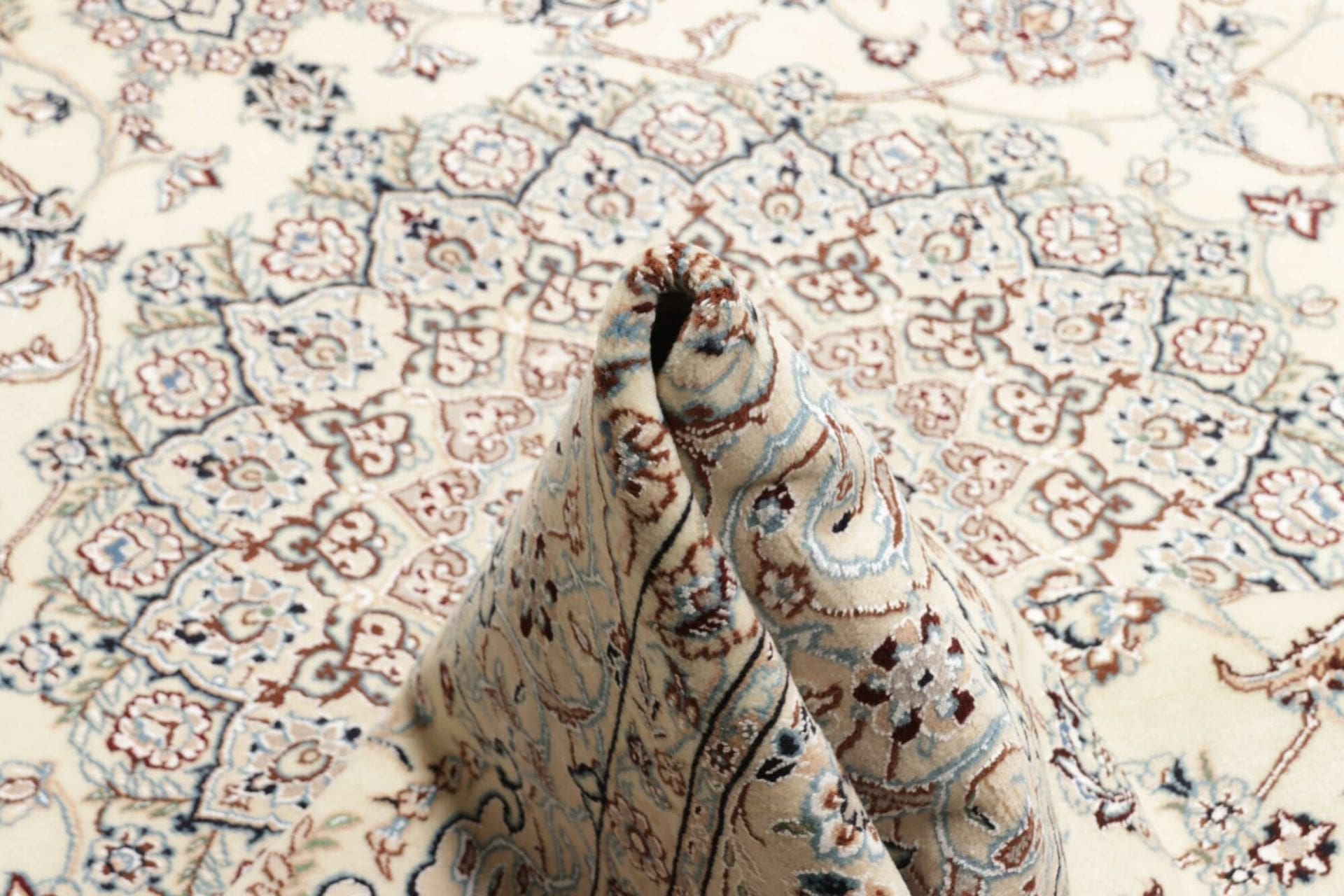Hand-Knotted Wool Nain Persian Rug, 213 × 332 cm