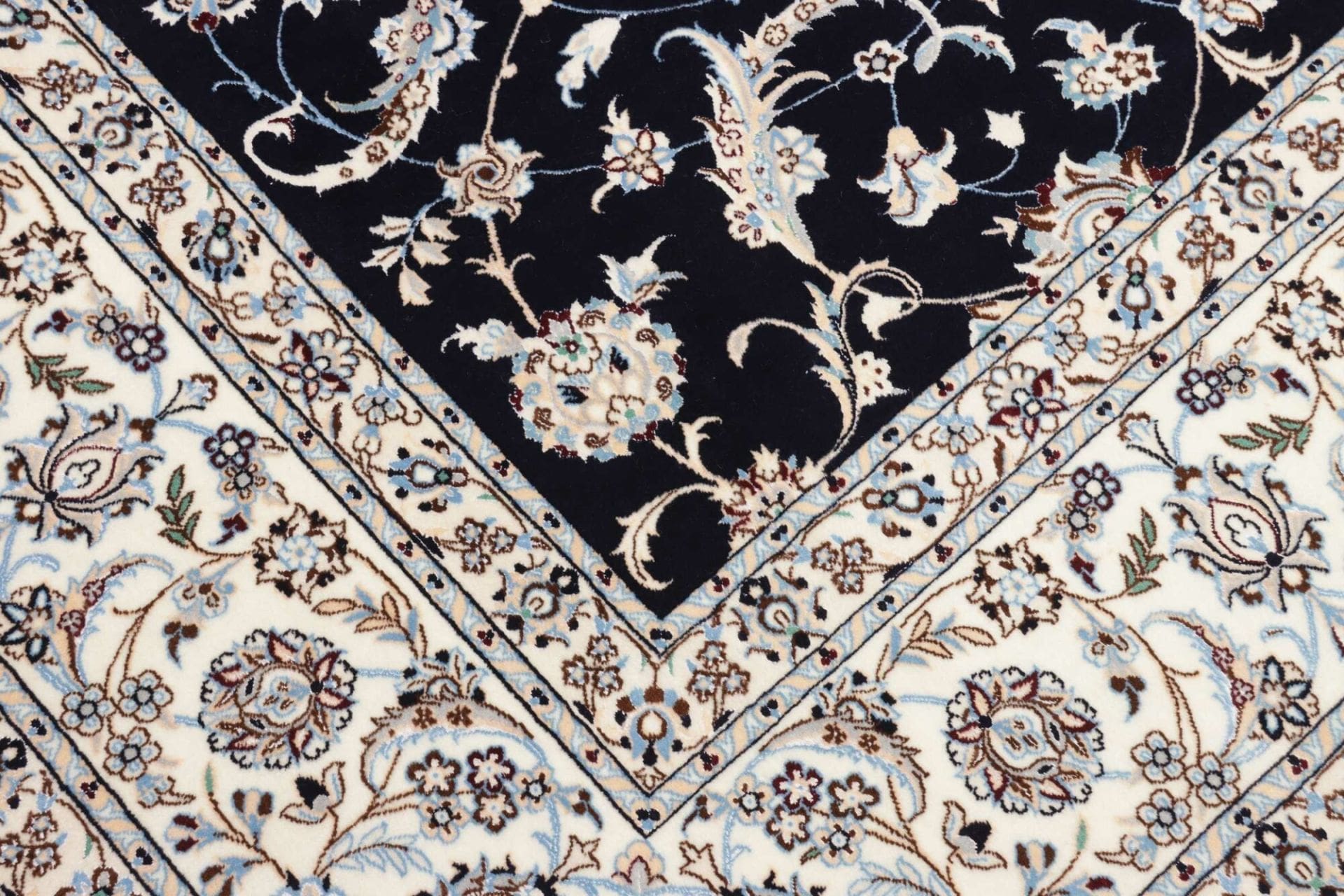 Nain Persian Rug 209 × 252 cm, Wool, hand-knotted