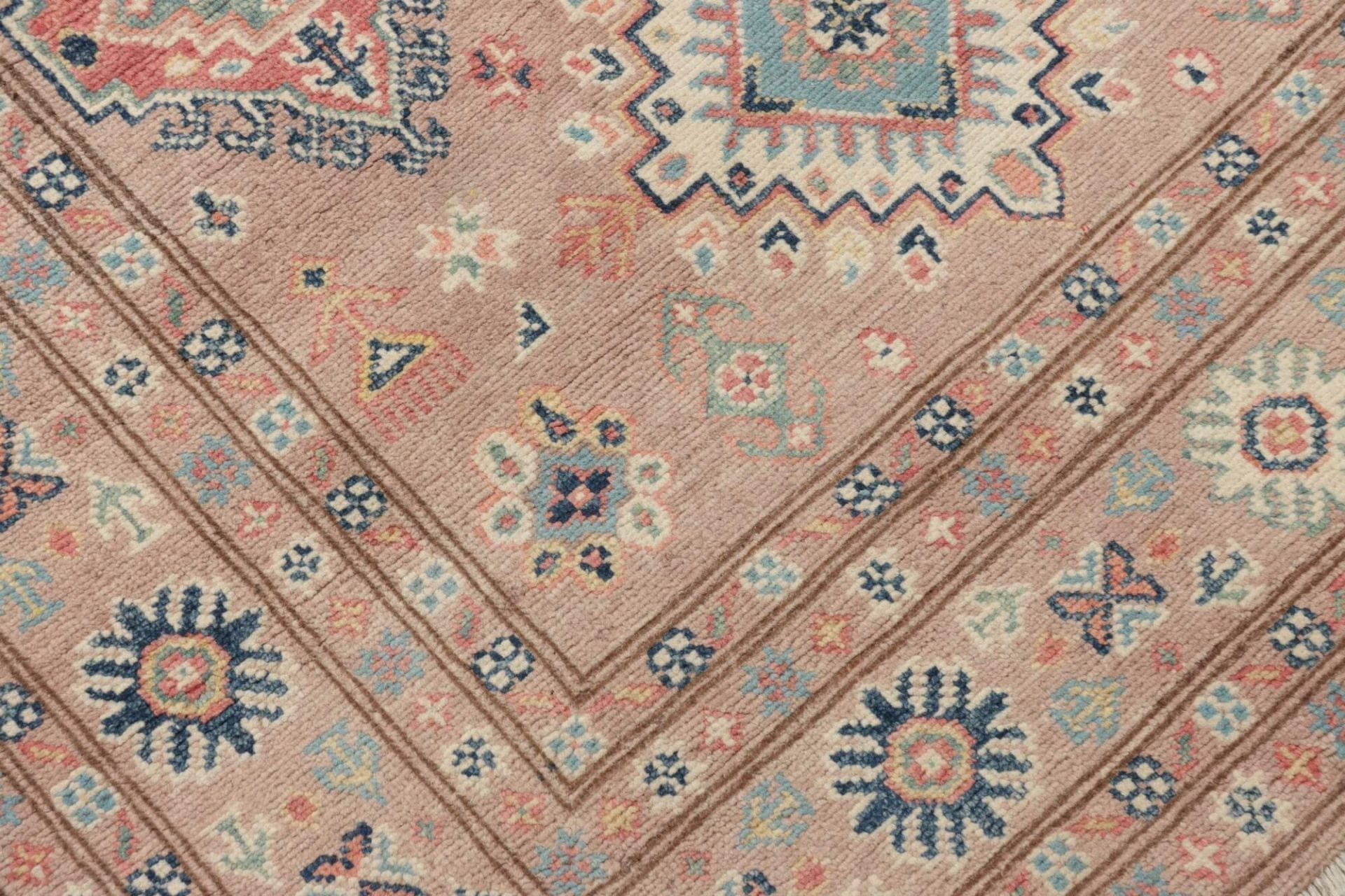 kazak-orientteppich-118-x-182cm-geometrisches-muster-handgeknupft-5 Kazak Pakistani Rug 118 × 182 cm, Wool, hand-knotted
