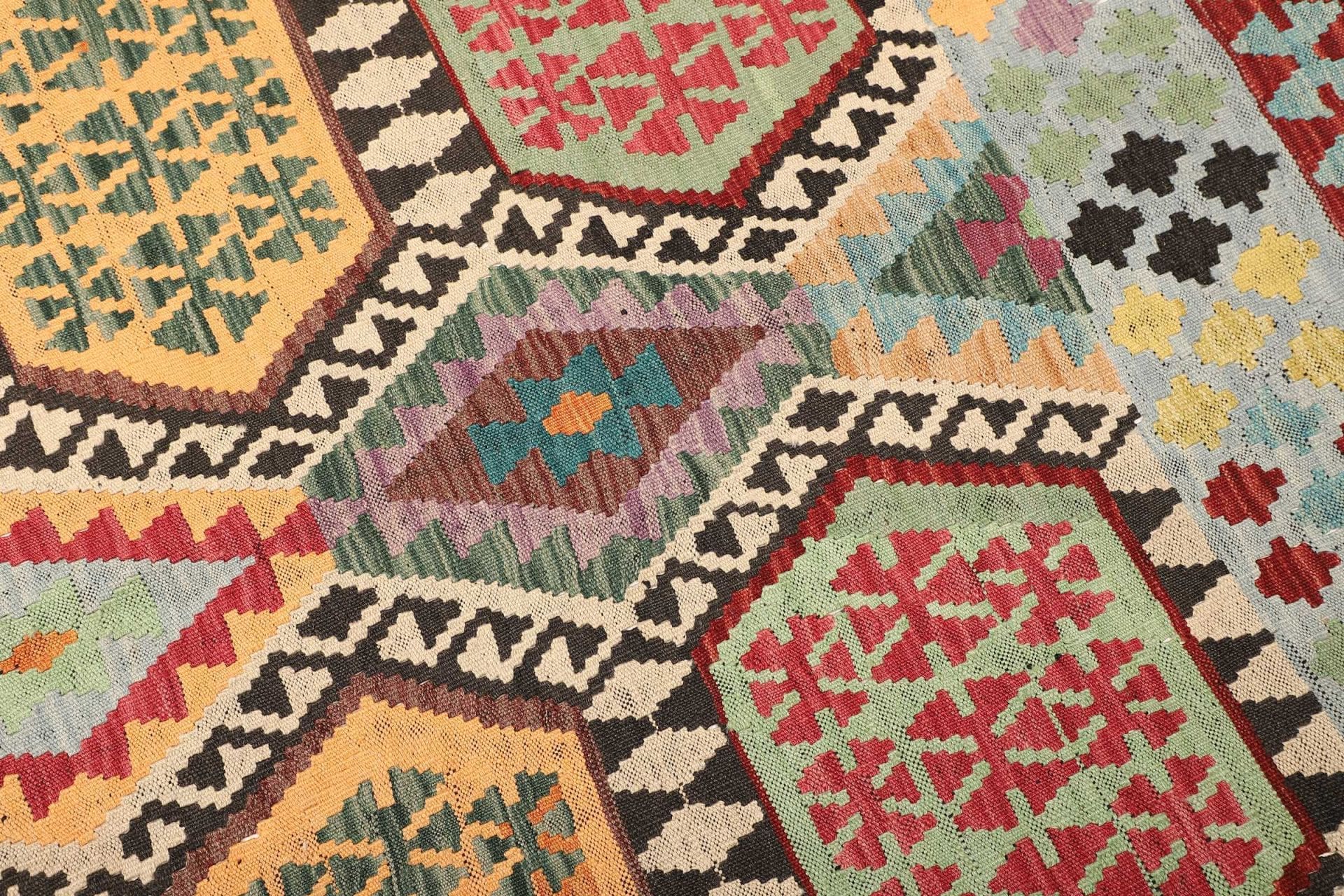 Kilim Pakistani Rug — hand-woven, 187 × 233 cm, Wool