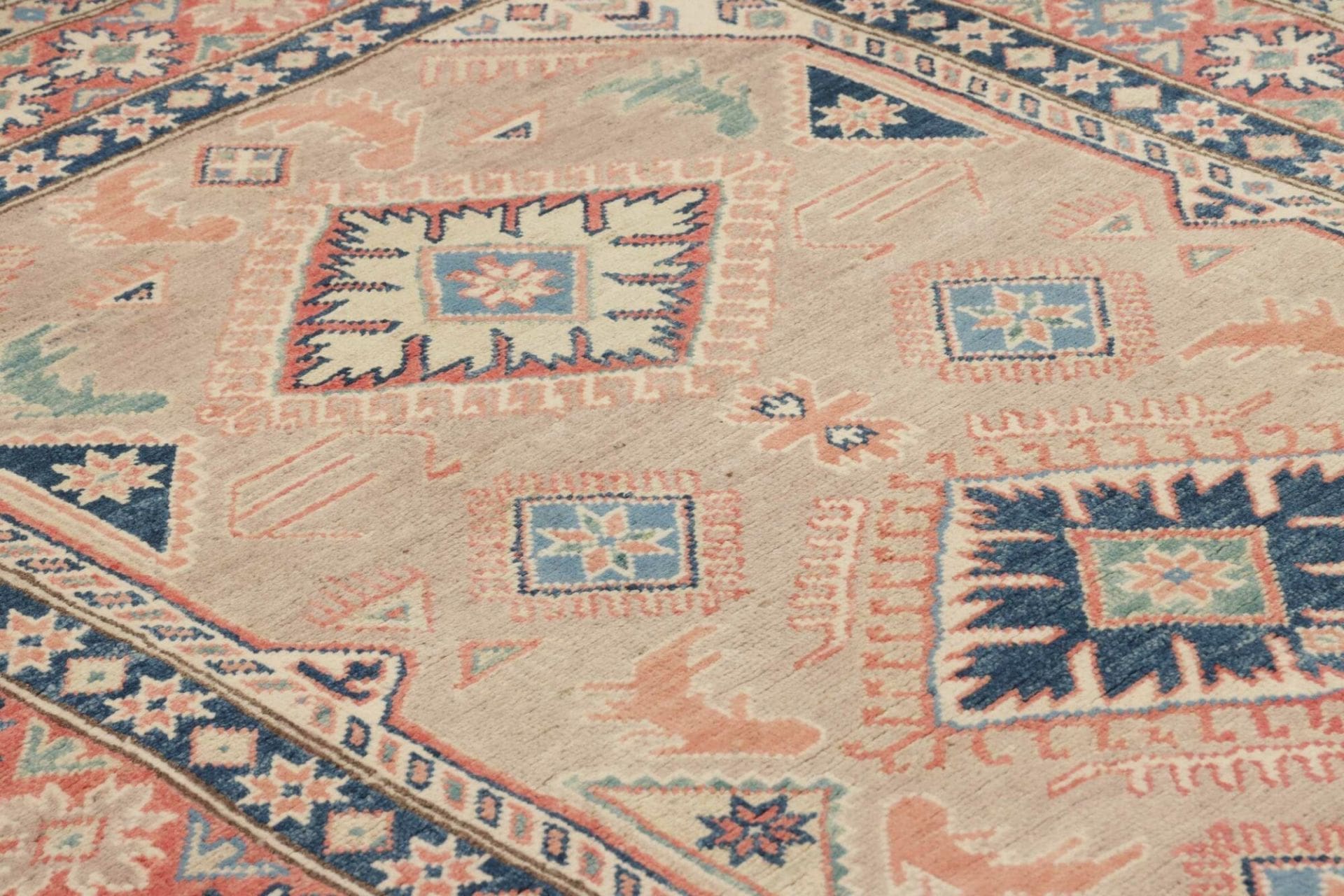 kazak-teppich-119-x-186-cm-geometrisches-muster-handgeknupft-6 Hand-Knotted Wool Kazak Pakistani Rug, 119 × 186 cm