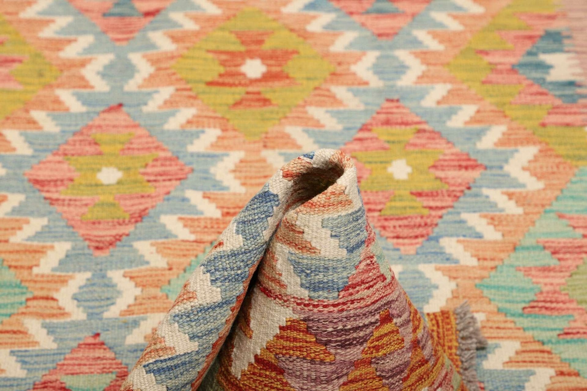 Hand-Woven Wool Kilim Pakistani Rug, 105 × 201 cm
