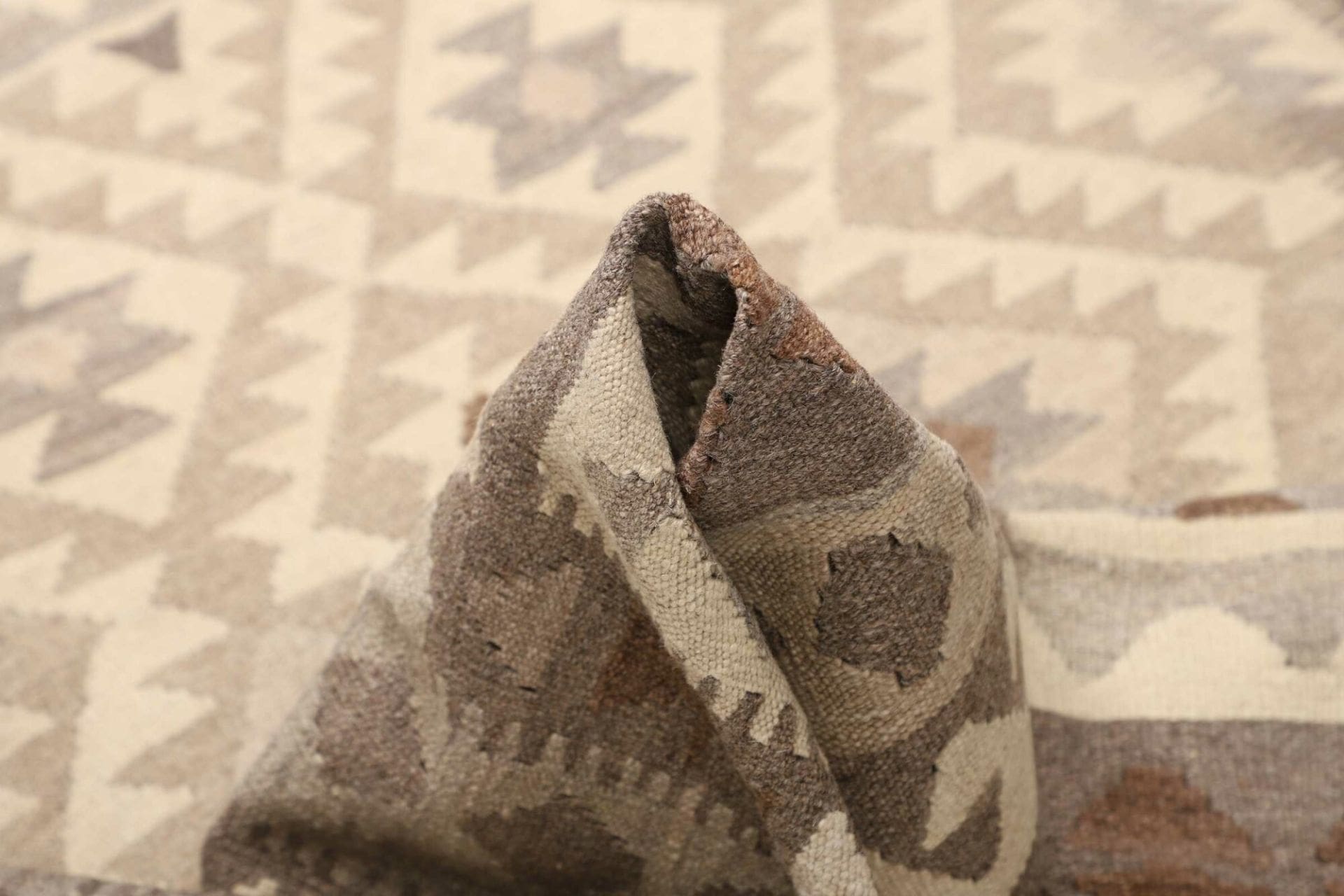Hand-Woven Wool Kilim Pakistani Rug, 167 × 201 cm