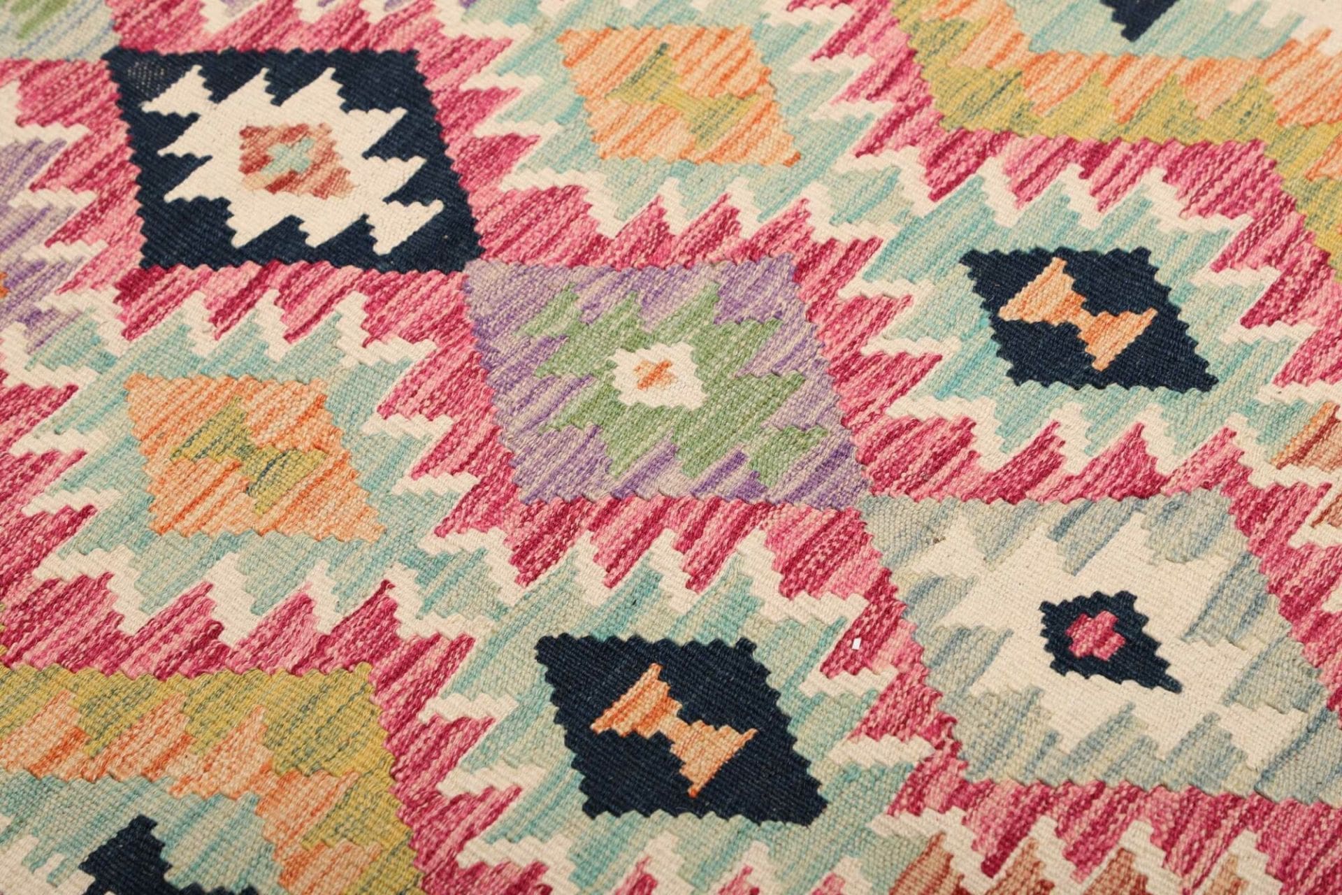 kelim-teppich-104-x-200cm-handgewebt-schurwolle-rustikales-flair-3 Hand-Woven Wool Kilim Pakistani Rug, 104 × 200 cm