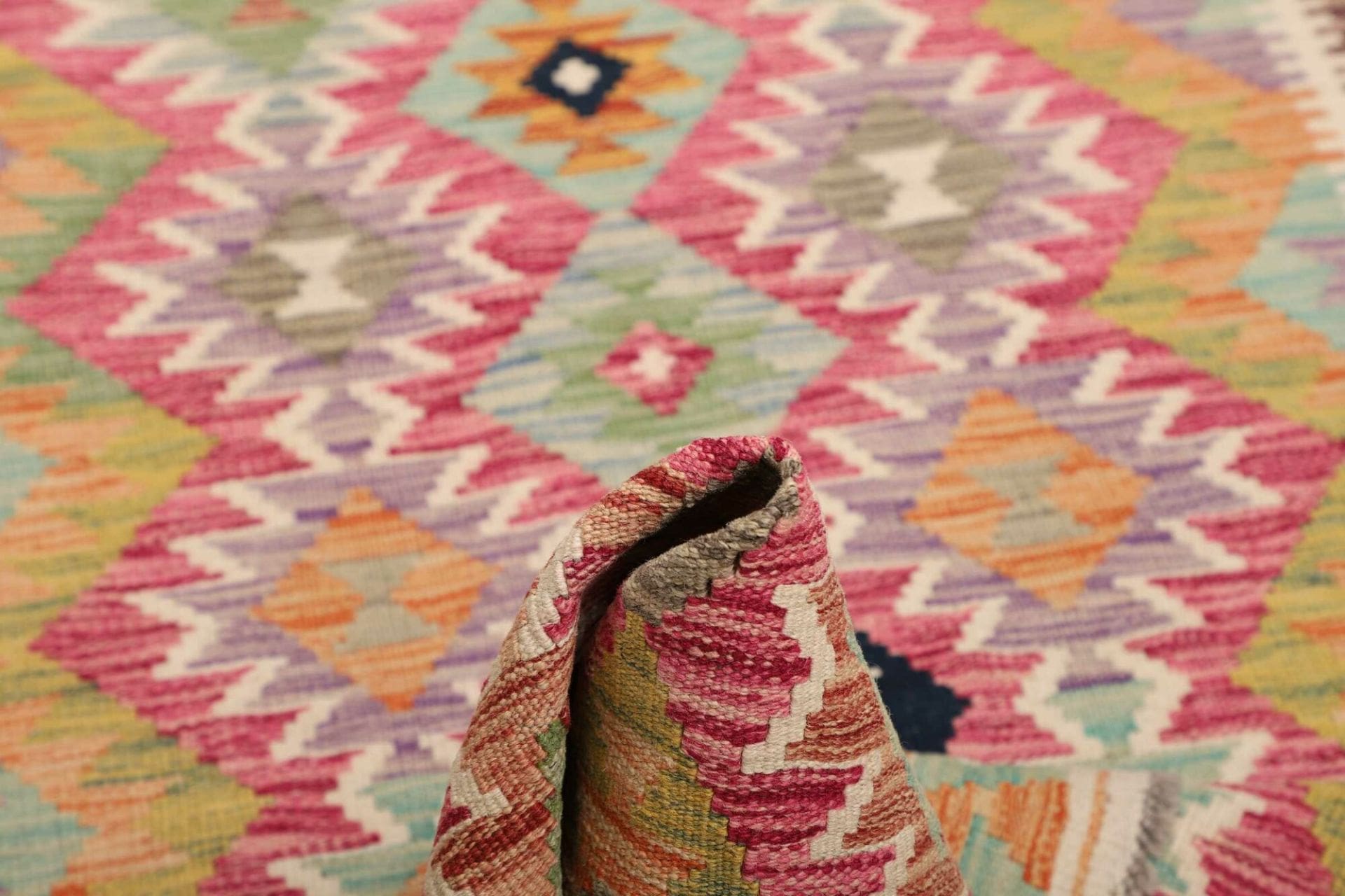kelim-teppich-104-x-200cm-handgewebt-schurwolle-rustikales-flair-5 Hand-Woven Wool Kilim Pakistani Rug, 104 × 200 cm