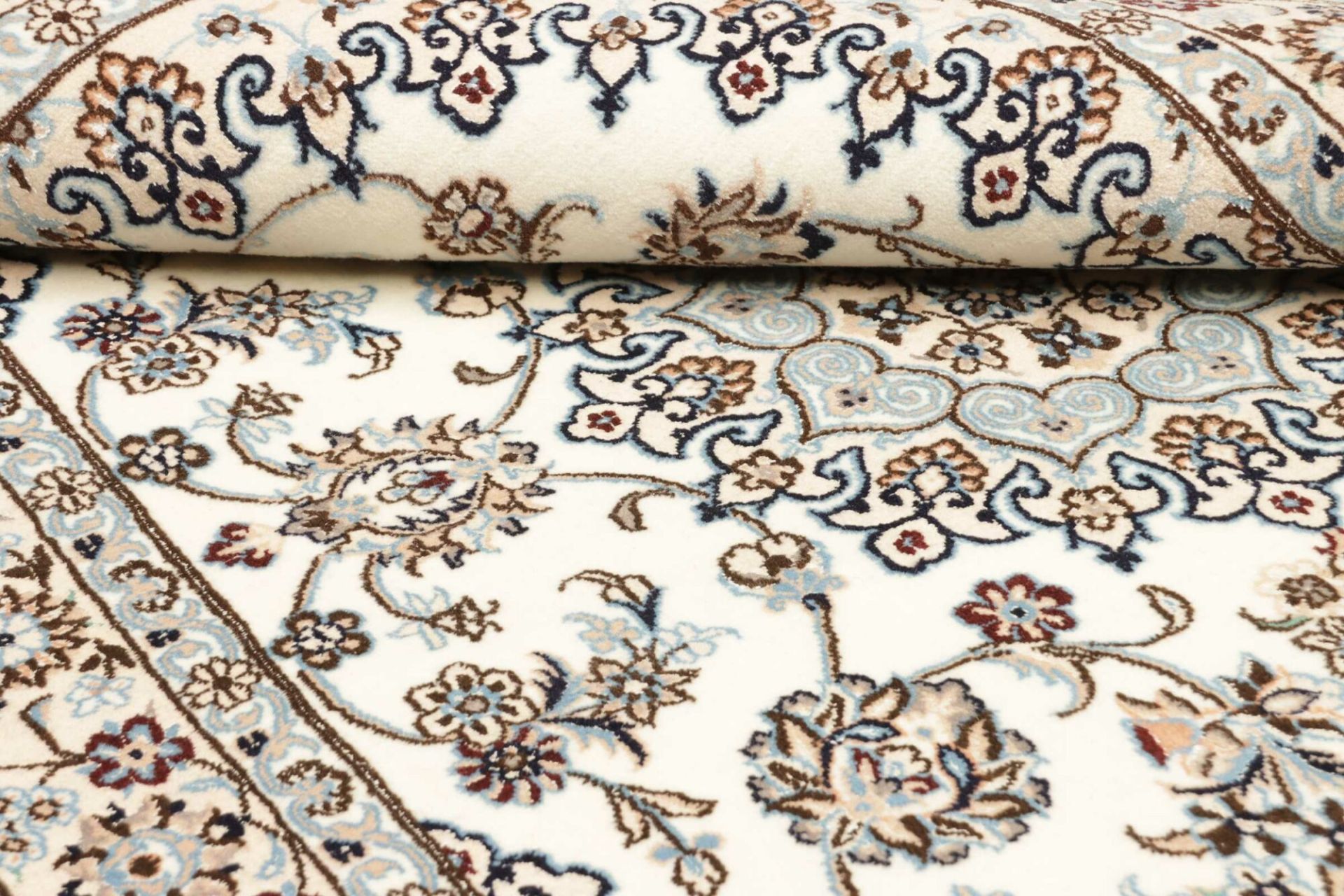 Nain Persian Rug — hand-knotted, 135 × 202 cm, Wool
