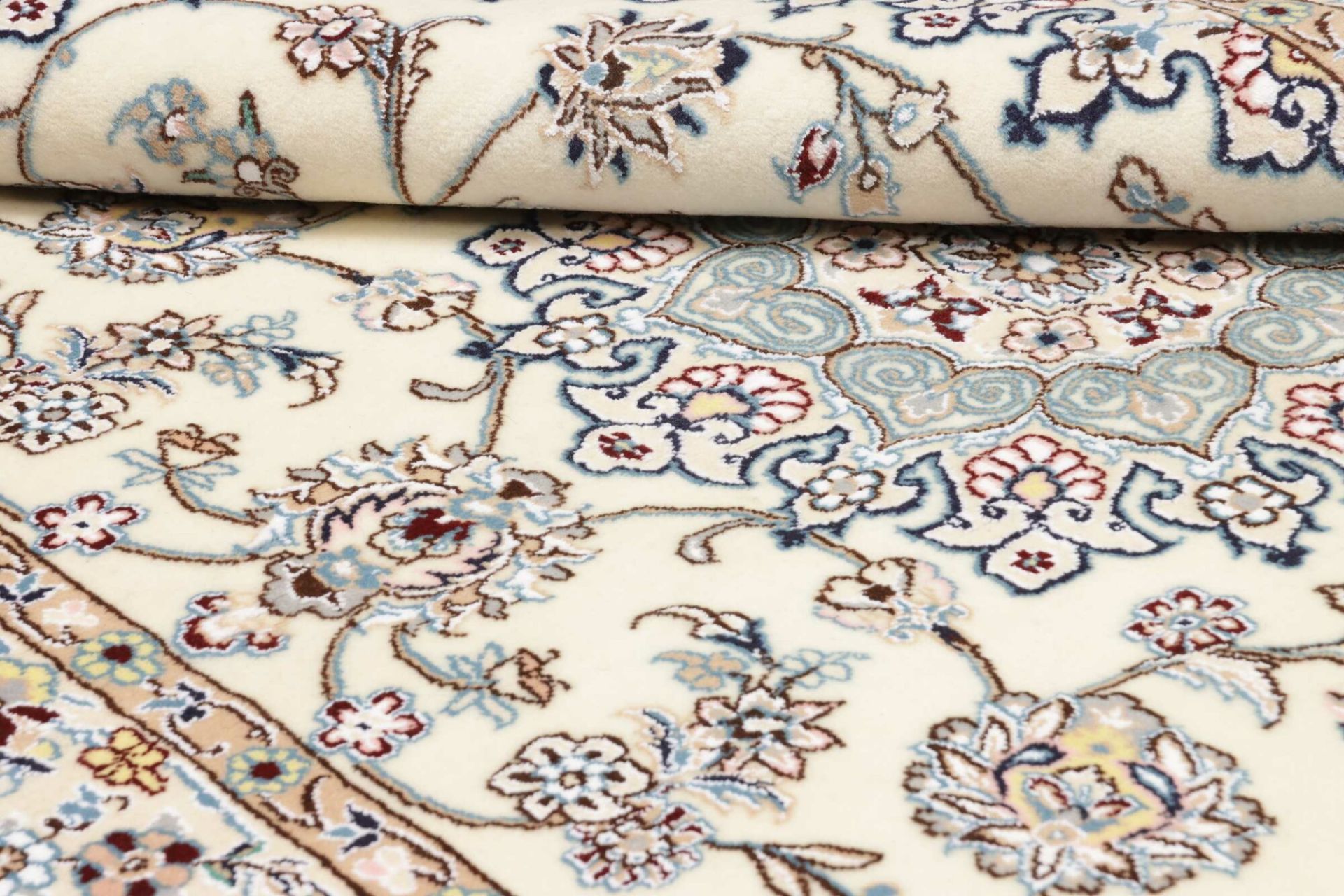 Nain Persian Rug 141 × 204 cm, Wool, hand-knotted