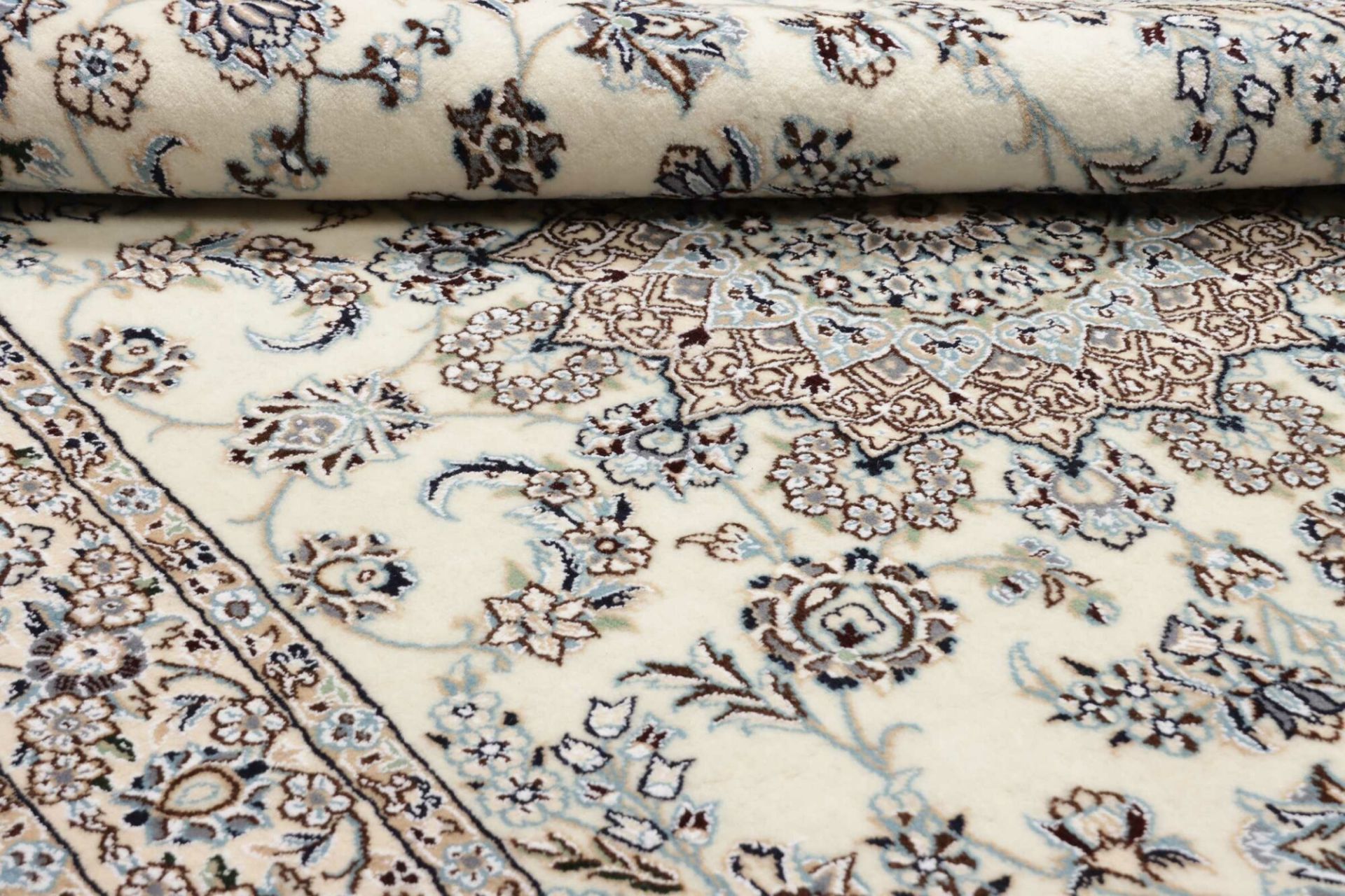 Hand-Knotted Wool Nain Persian Rug, 136 × 220 cm