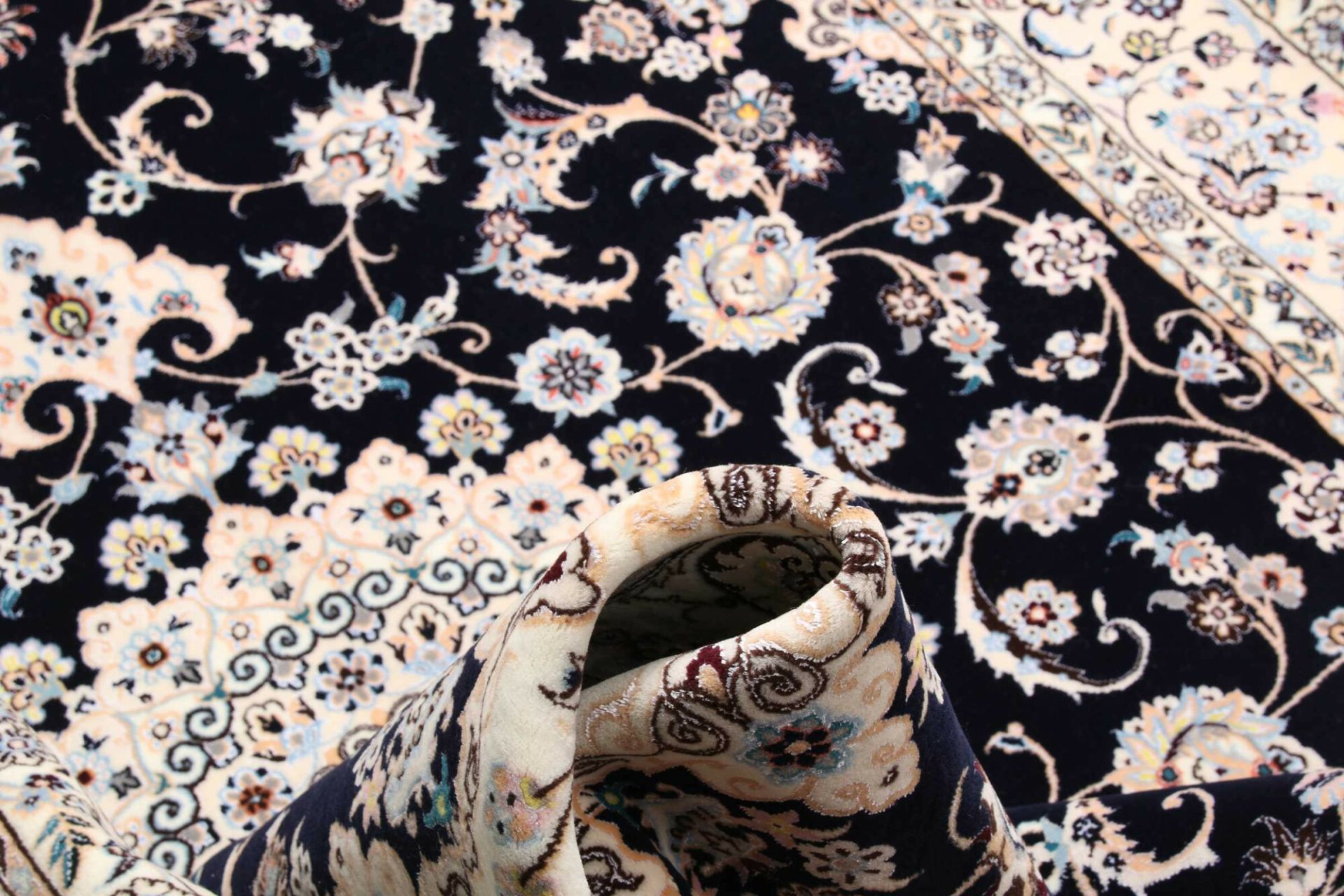 Hand-Knotted Wool Nain Persian Rug, 161 × 245 cm