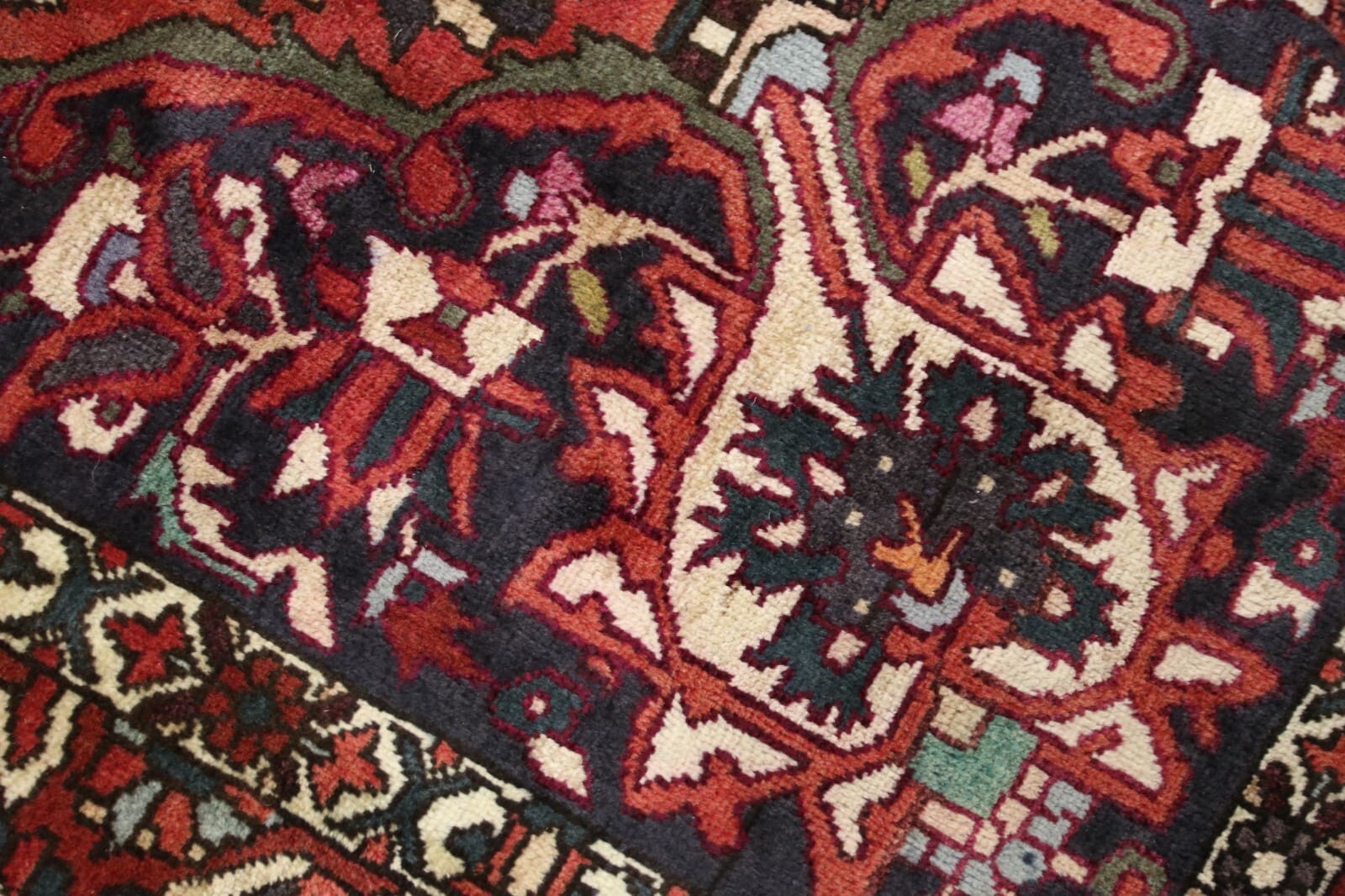 Hand-Knotted Wool Bakhtiari Persian Rug, 310 × 205 cm