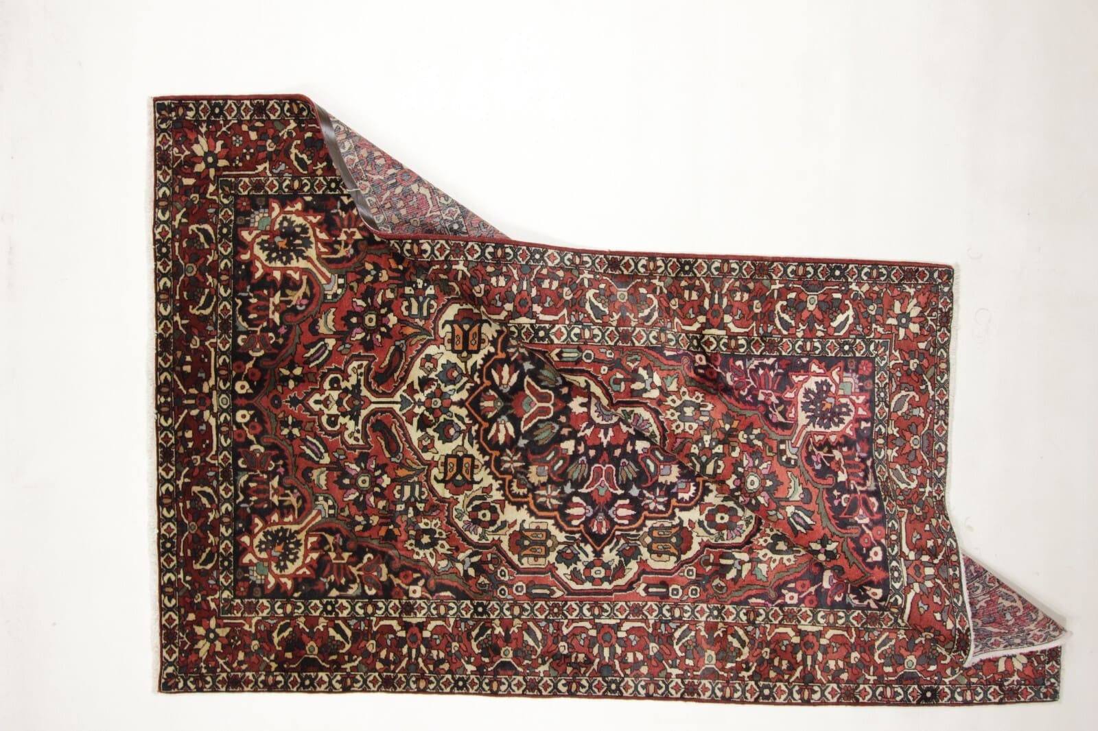 Hand-Knotted Wool Bakhtiari Persian Rug, 310 × 205 cm
