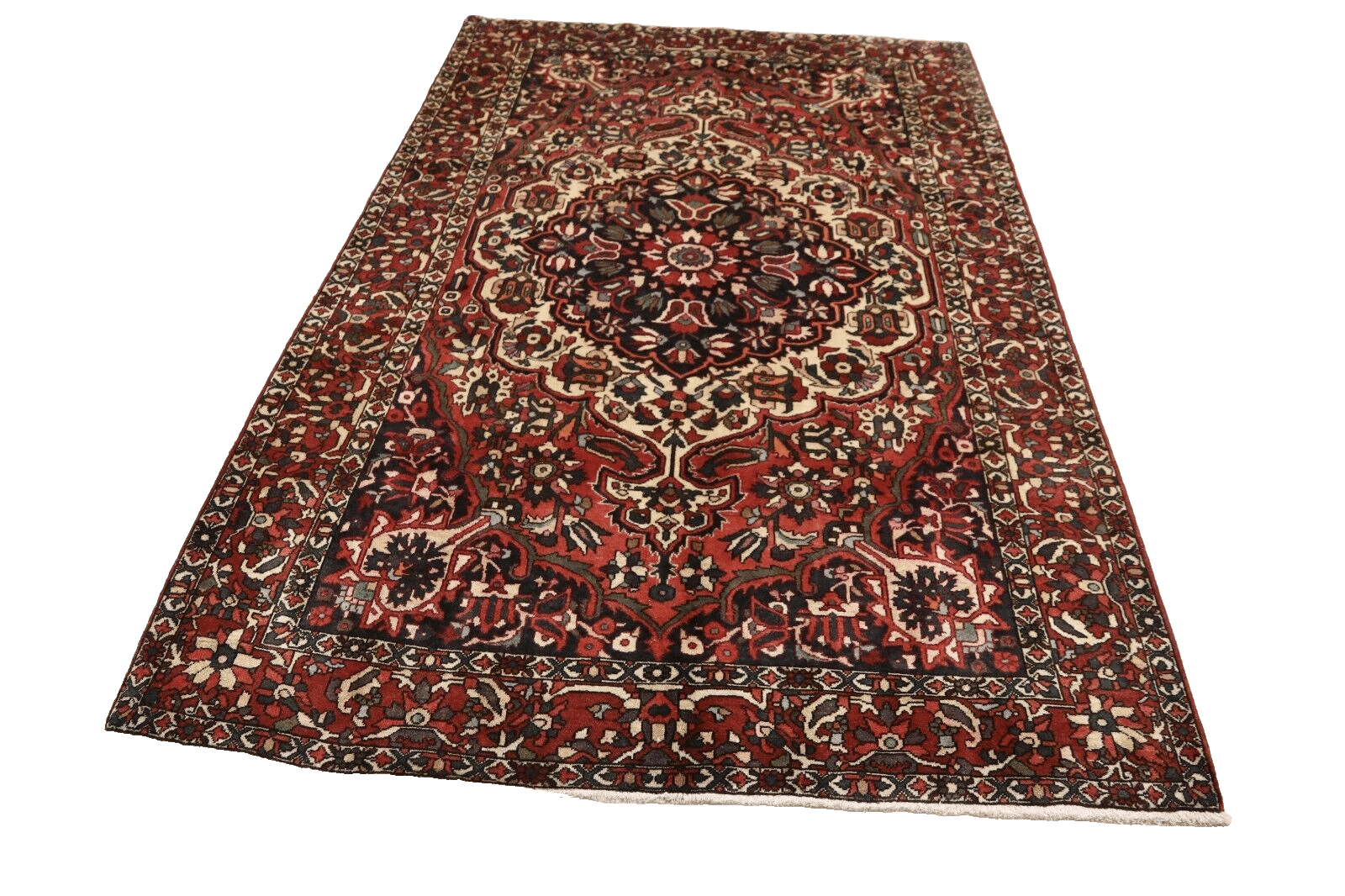 Hand-Knotted Wool Bakhtiari Persian Rug, 310 × 205 cm