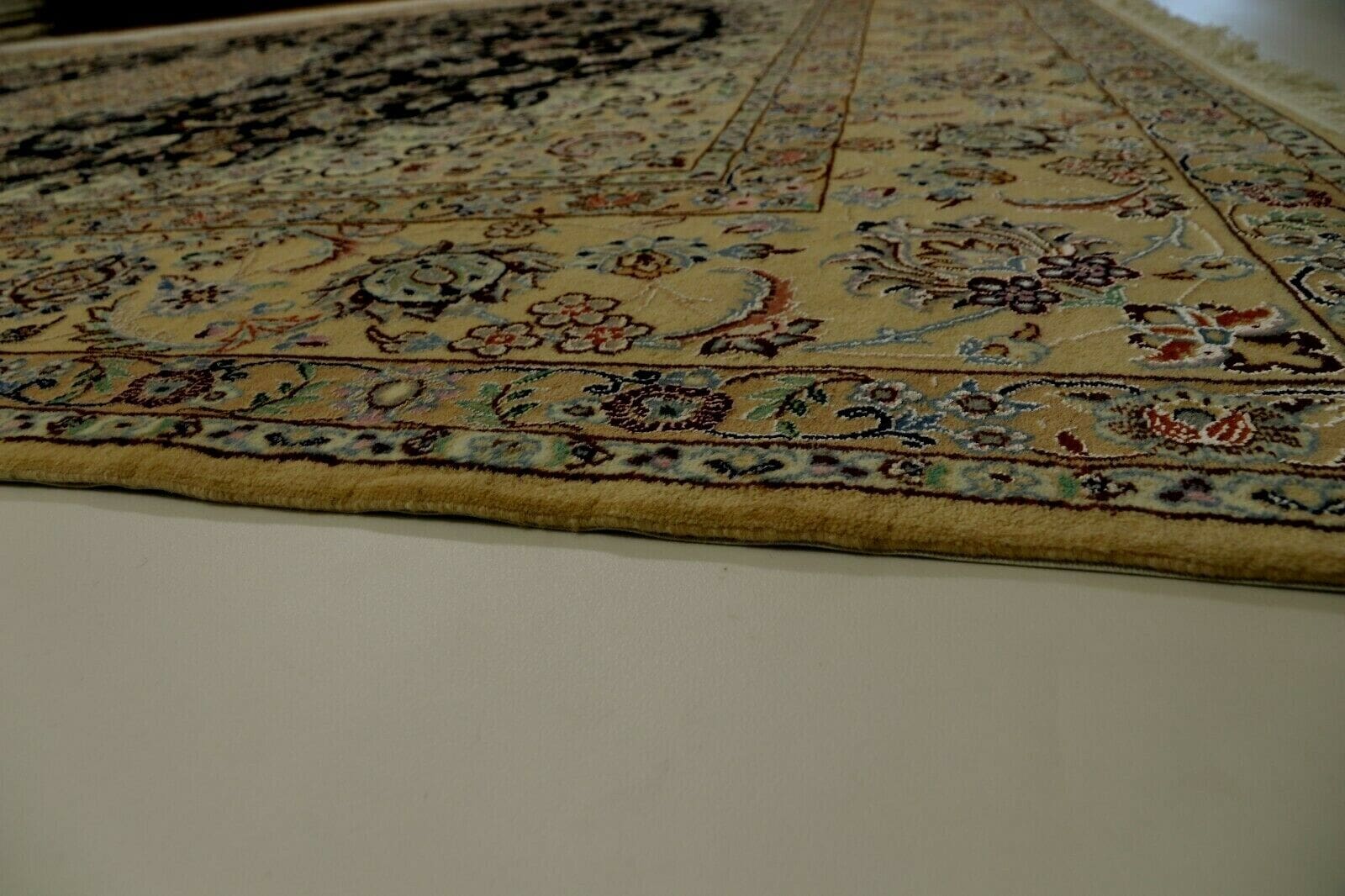wunderschoner-perserteppich-nain-9la-352x255-cm-500000-knoten-handgeknupft-2 Nain Persian Rug — hand-knotted, 350 × 254 cm, Wool & Silk