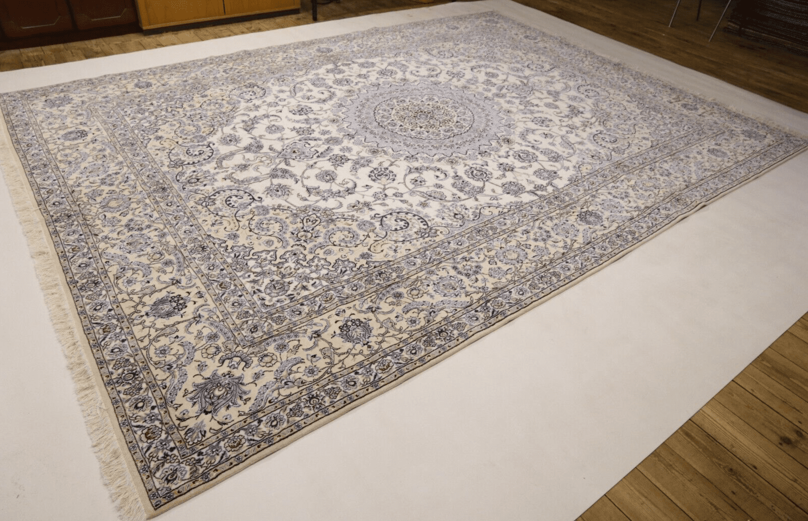 Nain Persian Rug 415 × 300 cm, Wool & Silk, hand-knotted