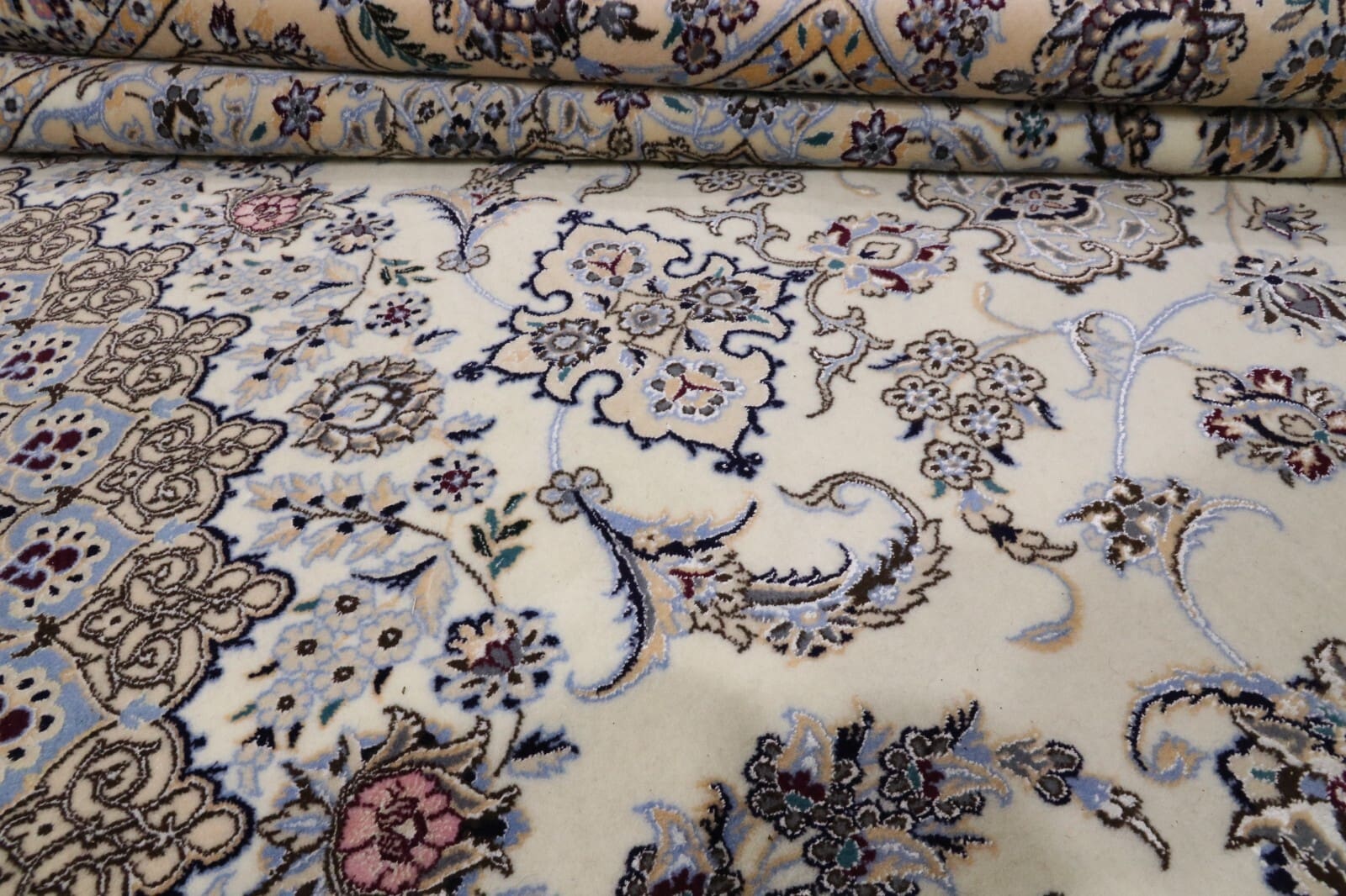 Nain Persian Rug — hand-knotted, 410 × 312 cm, Wool & Silk