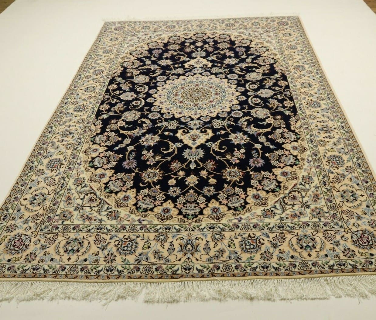wunderschoner-super-nain-perserteppich-298-x-204-cm-500000-knoten-1-5 Nain Persian Rug 296 × 203 cm, Wool, hand-knotted