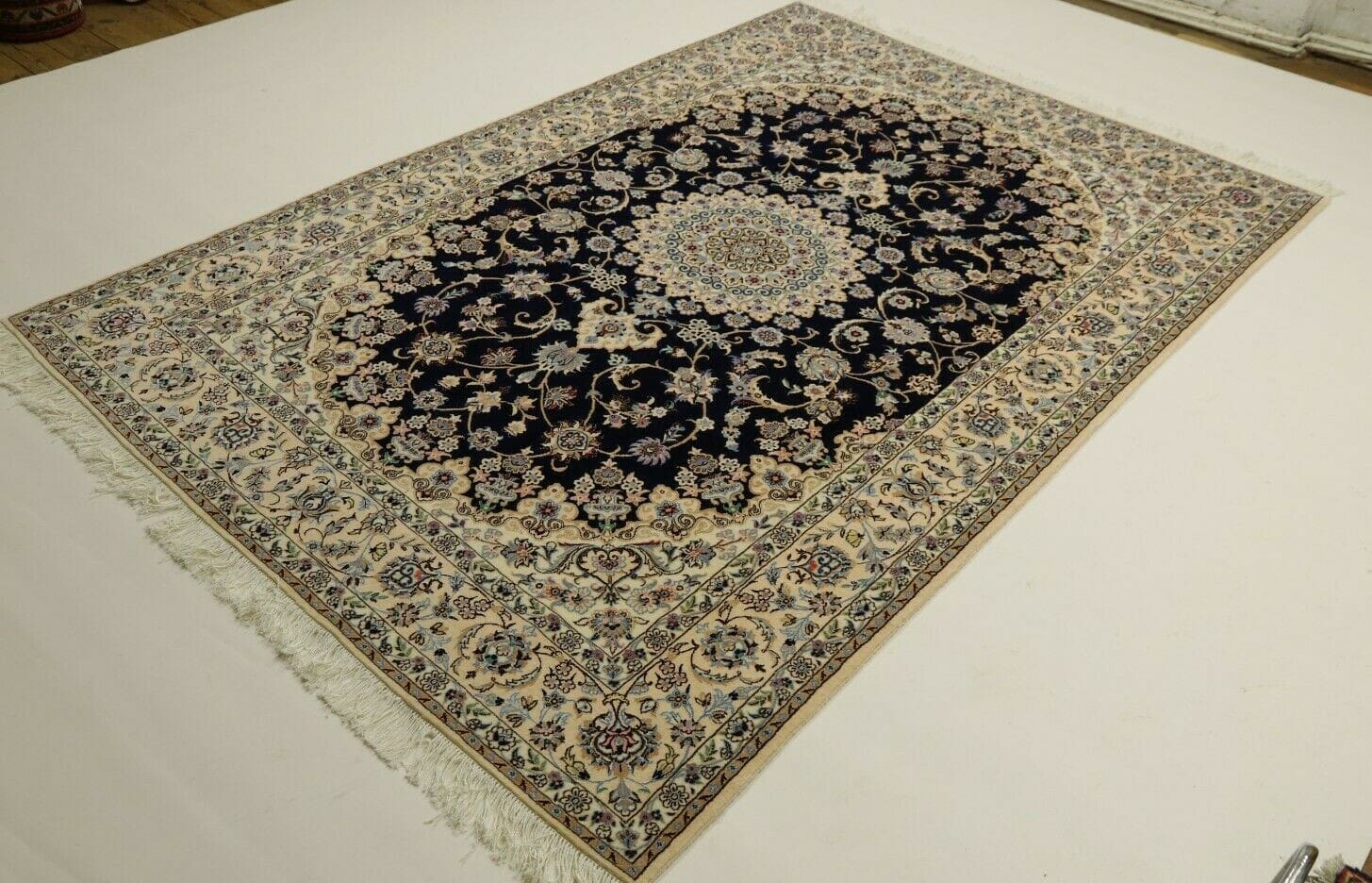 wunderschoner-super-nain-perserteppich-298-x-204-cm-500000-knoten-1-9 Nain Persian Rug 296 × 203 cm, Wool, hand-knotted