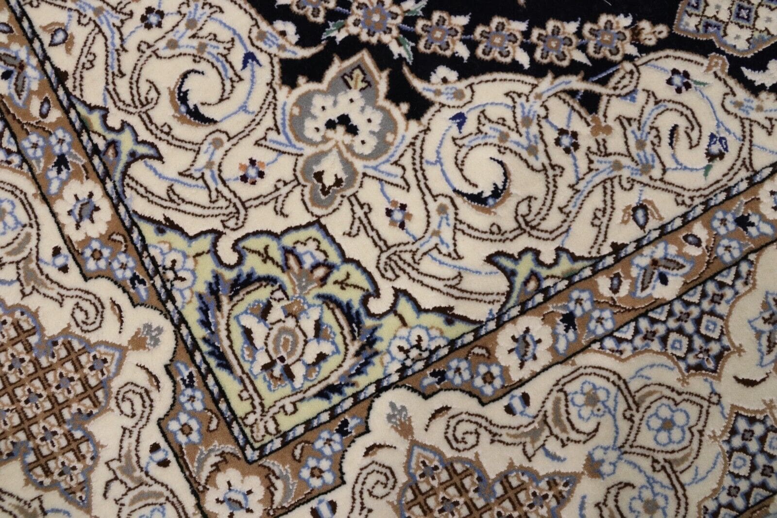 Nain Persian Rug — hand-knotted, 194 × 128 cm, Wool & Silk