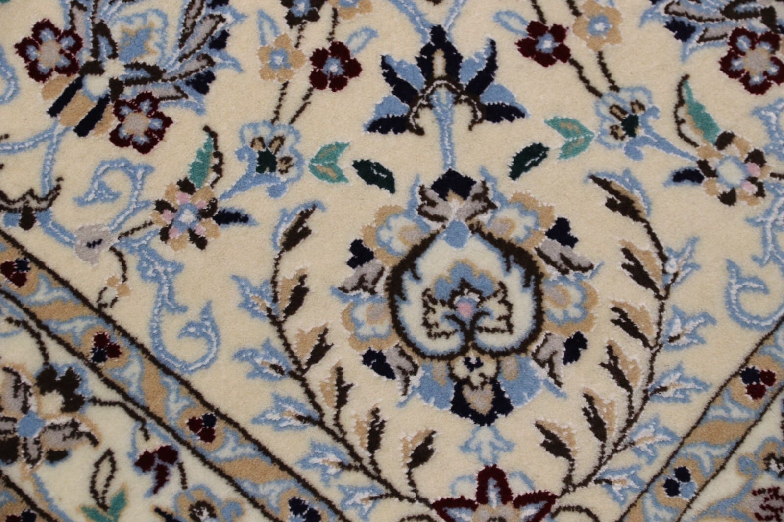 wunderschoner-orientteppich-super-nain-6-la-267x210-cm-handgeknupft Hand-Knotted Wool & Silk Nain Persian Rug, 265 × 209 cm
