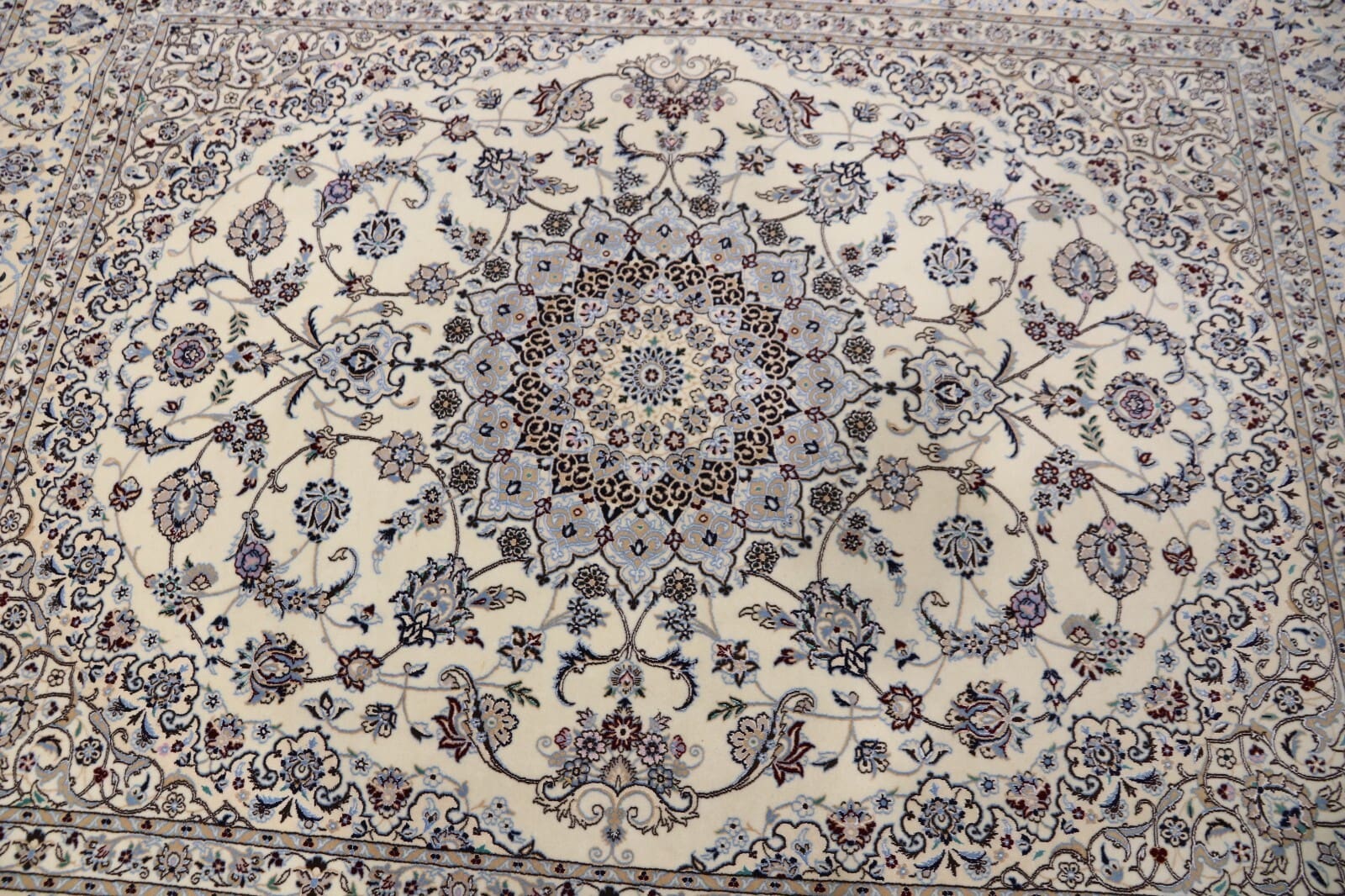 wunderschoner-orientteppich-super-nain-6-la-267x210-cm-handgeknupft-3 Hand-Knotted Wool & Silk Nain Persian Rug, 265 × 209 cm