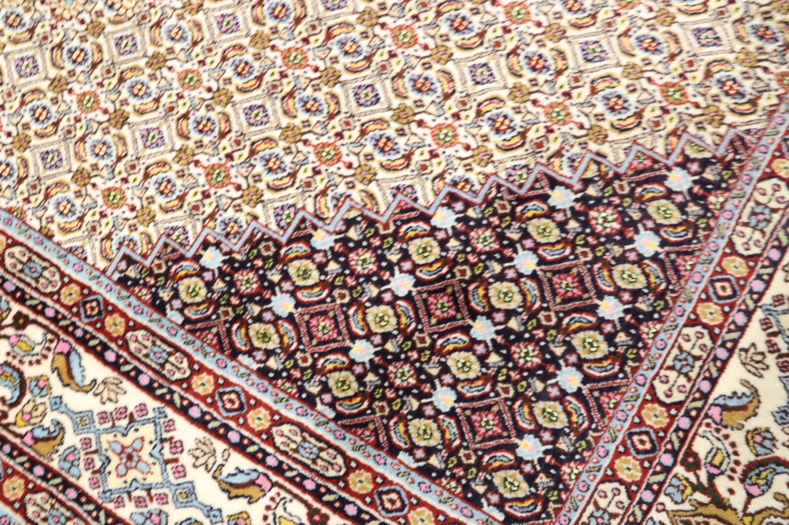 Oriental Persian Rug 228 × 160 cm, Wool & Silk, hand-knotted