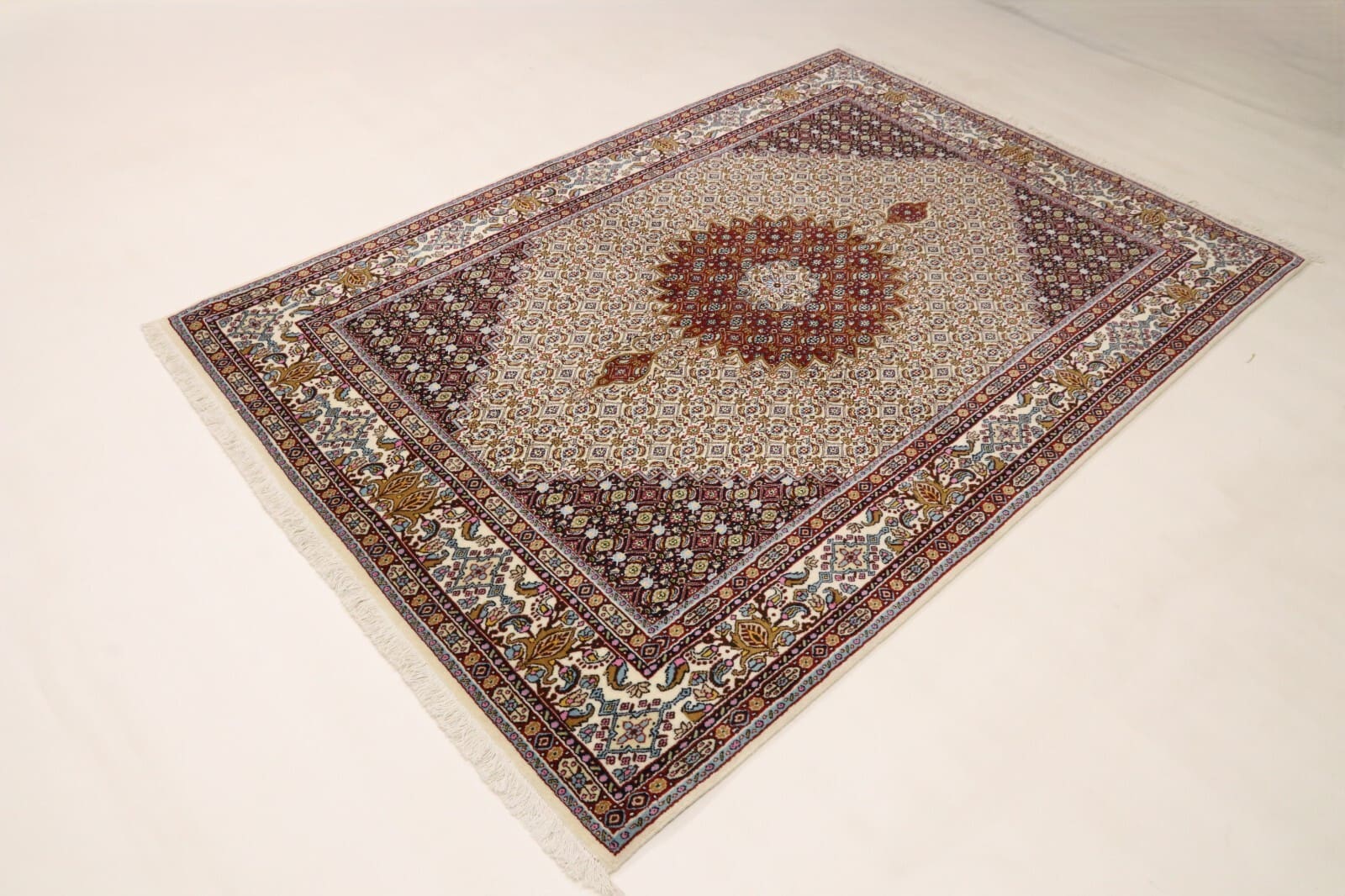 Oriental Persian Rug 228 × 160 cm, Wool & Silk, hand-knotted