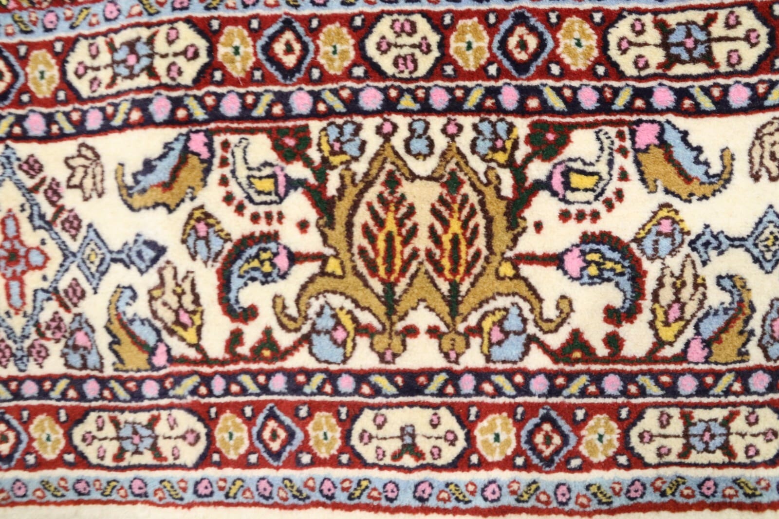 Oriental Persian Rug 228 × 160 cm, Wool & Silk, hand-knotted