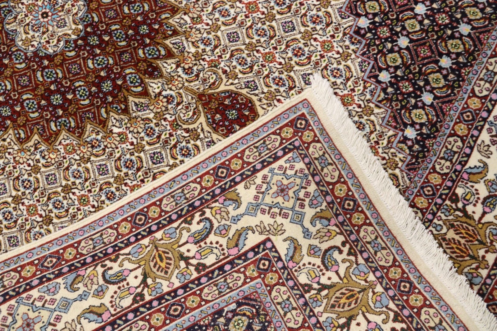 Oriental Persian Rug 228 × 160 cm, Wool & Silk, hand-knotted