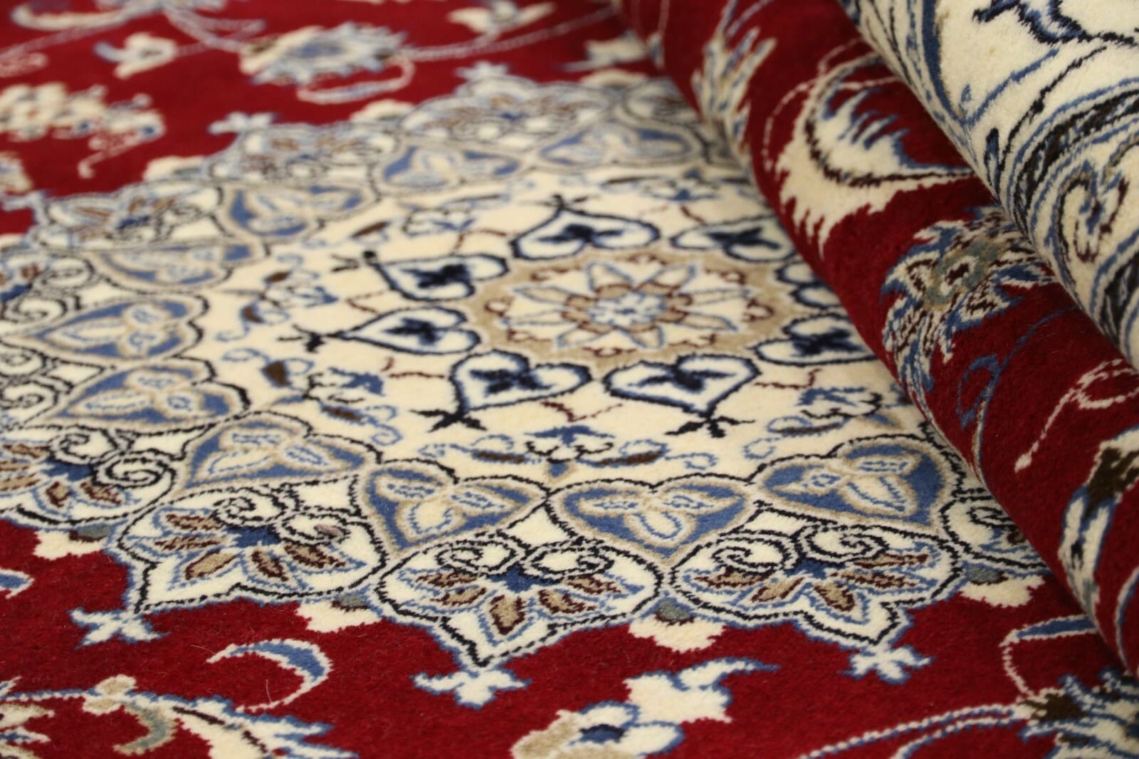 Oriental Persian Rug 297 × 200 cm, Wool & Silk, hand-knotted