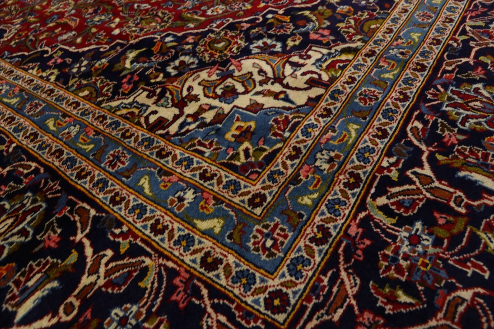 Hand-Knotted Wool Kashan Persian Rug, 346 × 244 cm