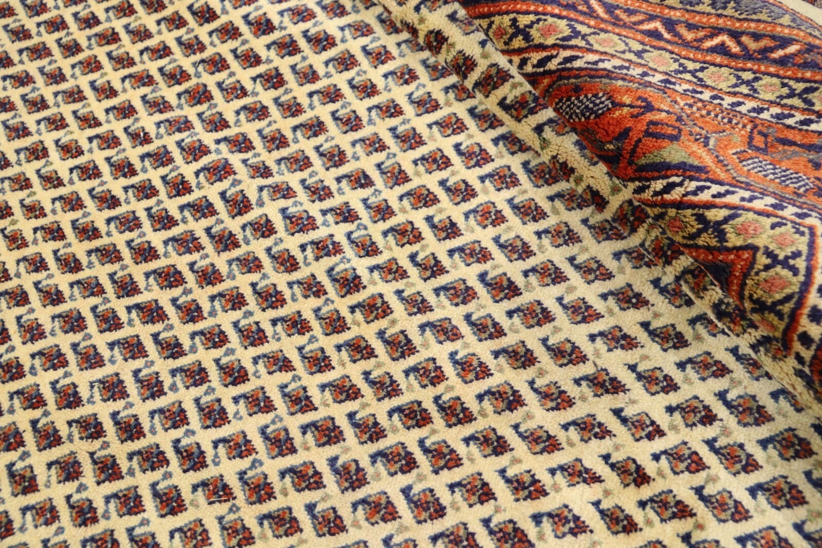 Sarouk Farahan Persian Rug 325 × 230 cm, Wool, hand-knotted