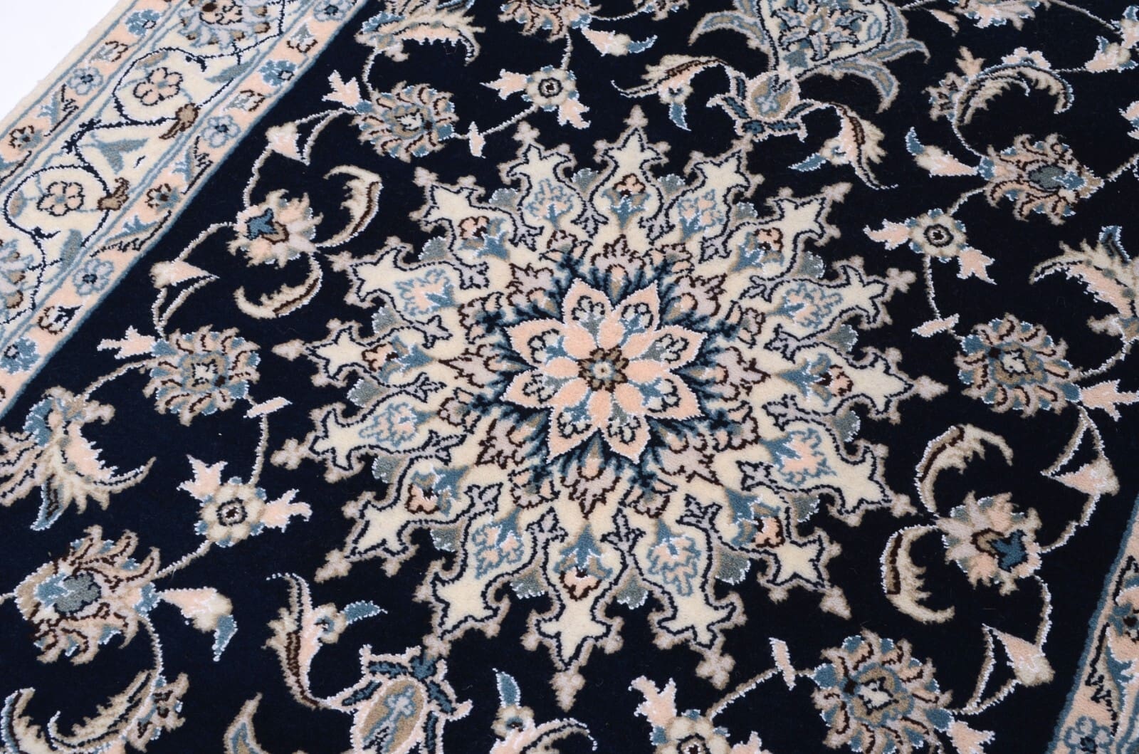 handgeknupfter-perser-nain-teppich-199-x-119-cm-300000-knoten-blau-3 Hand-Knotted Wool Nain Persian Rug, 197 × 118 cm