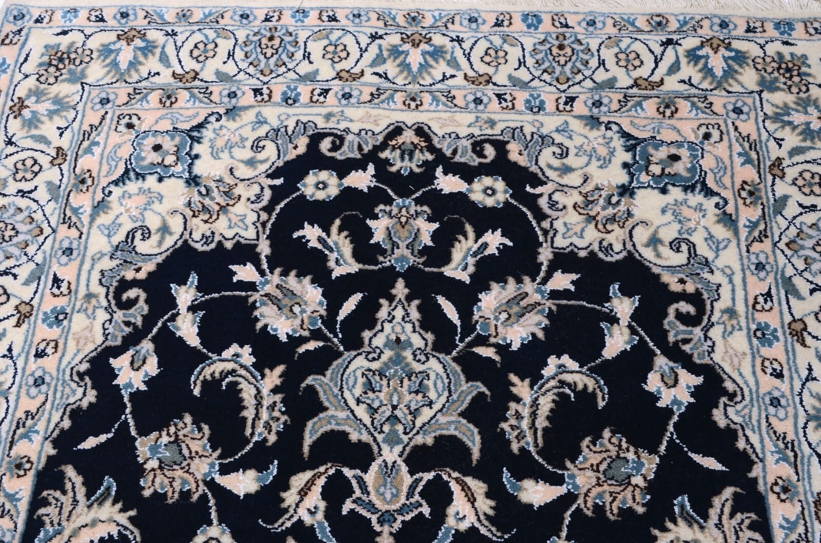 handgeknupfter-perser-nain-teppich-199-x-119-cm-300000-knoten-blau-4 Hand-Knotted Wool Nain Persian Rug, 197 × 118 cm